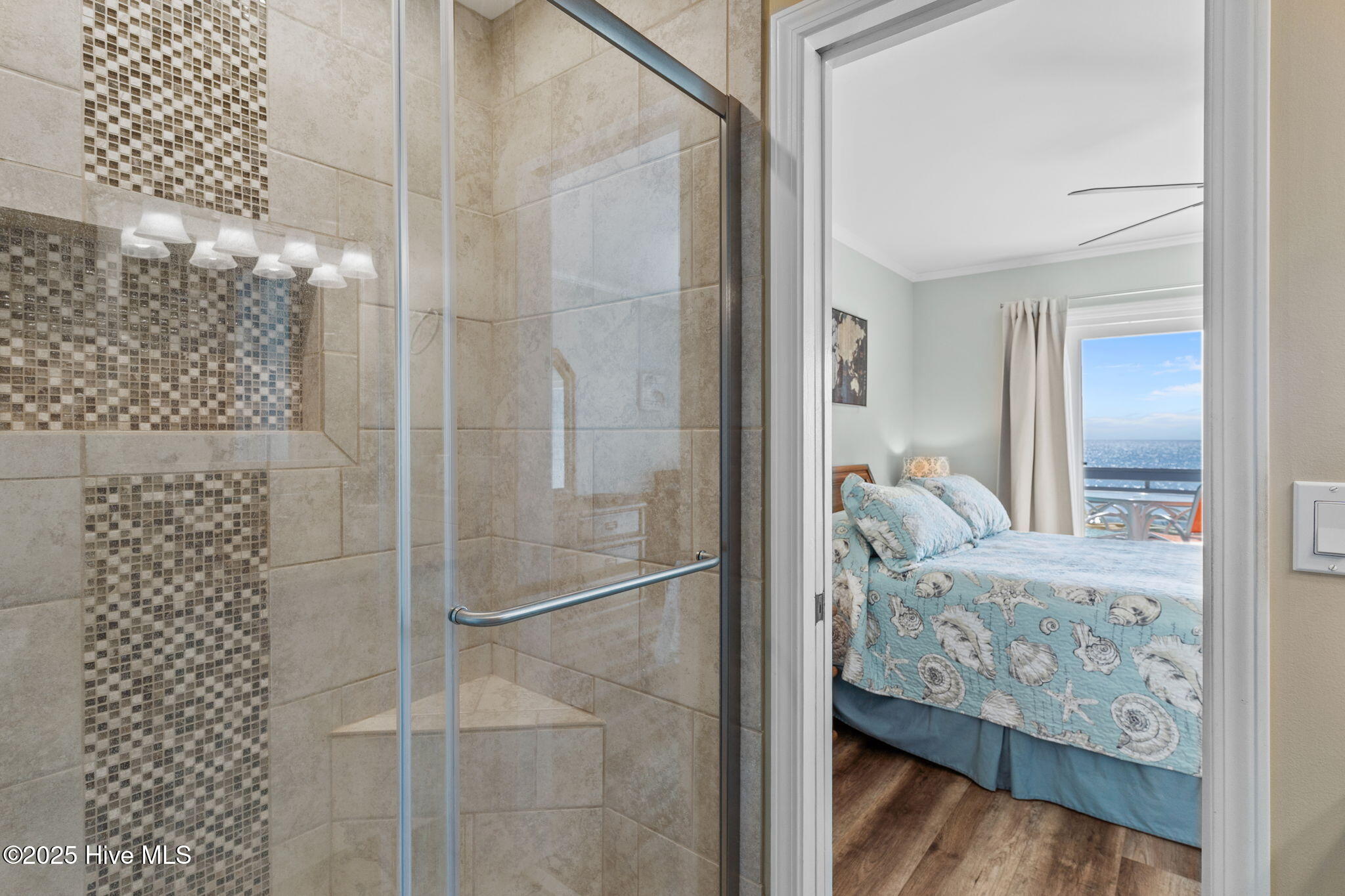 100530762 | Photo 19