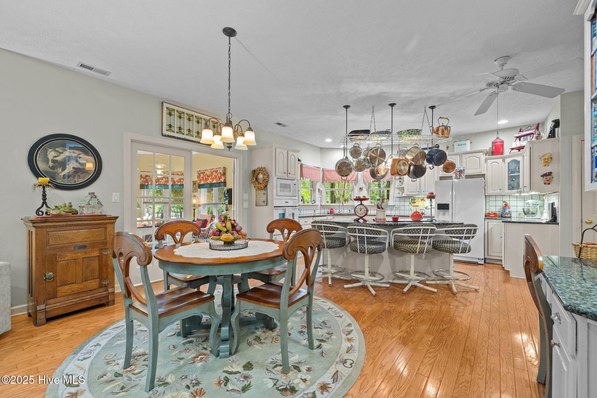 100517626 | Photo 15