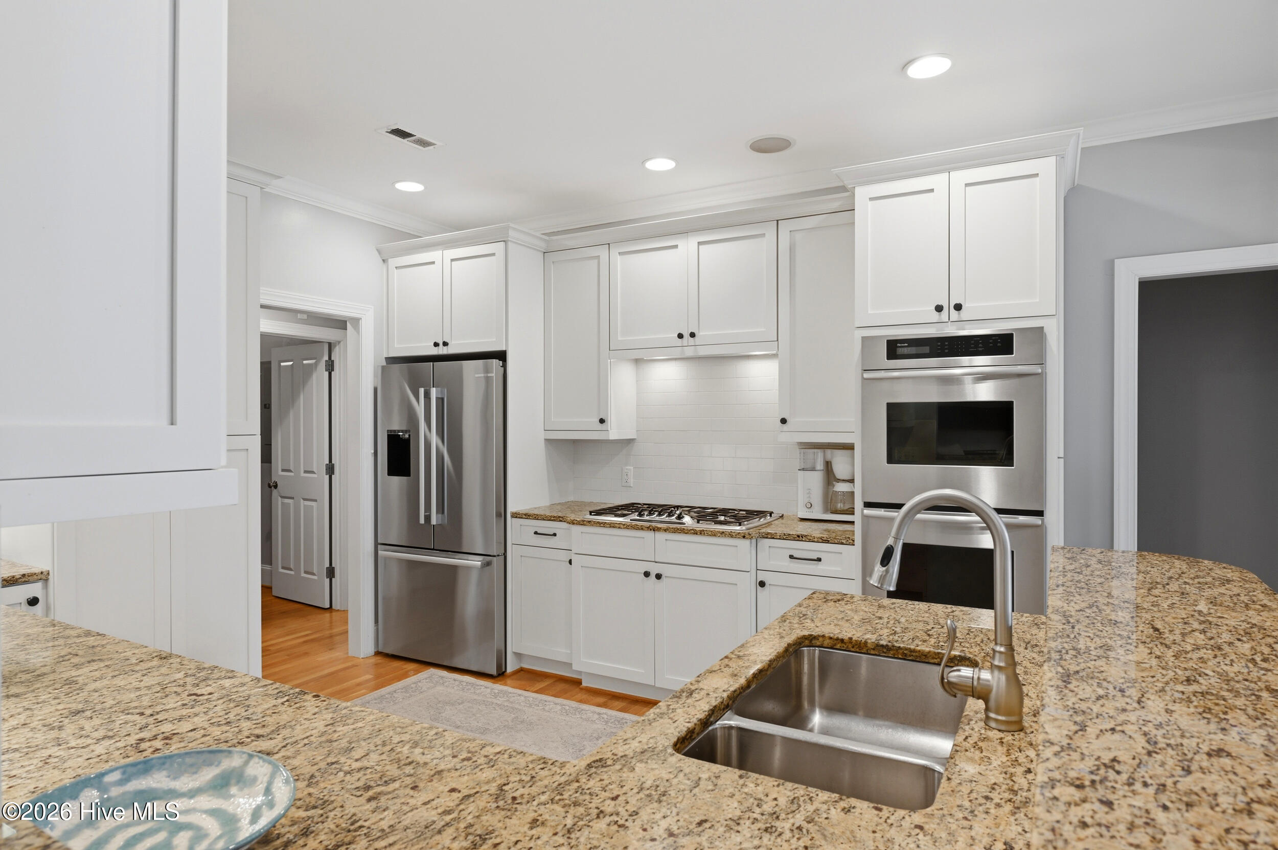 100566106 | Photo 17