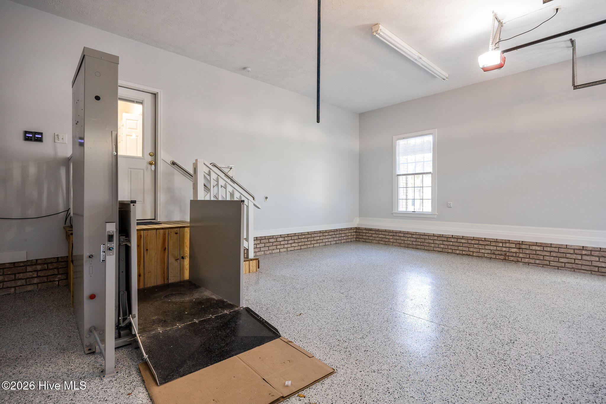 100548022 | Photo 35