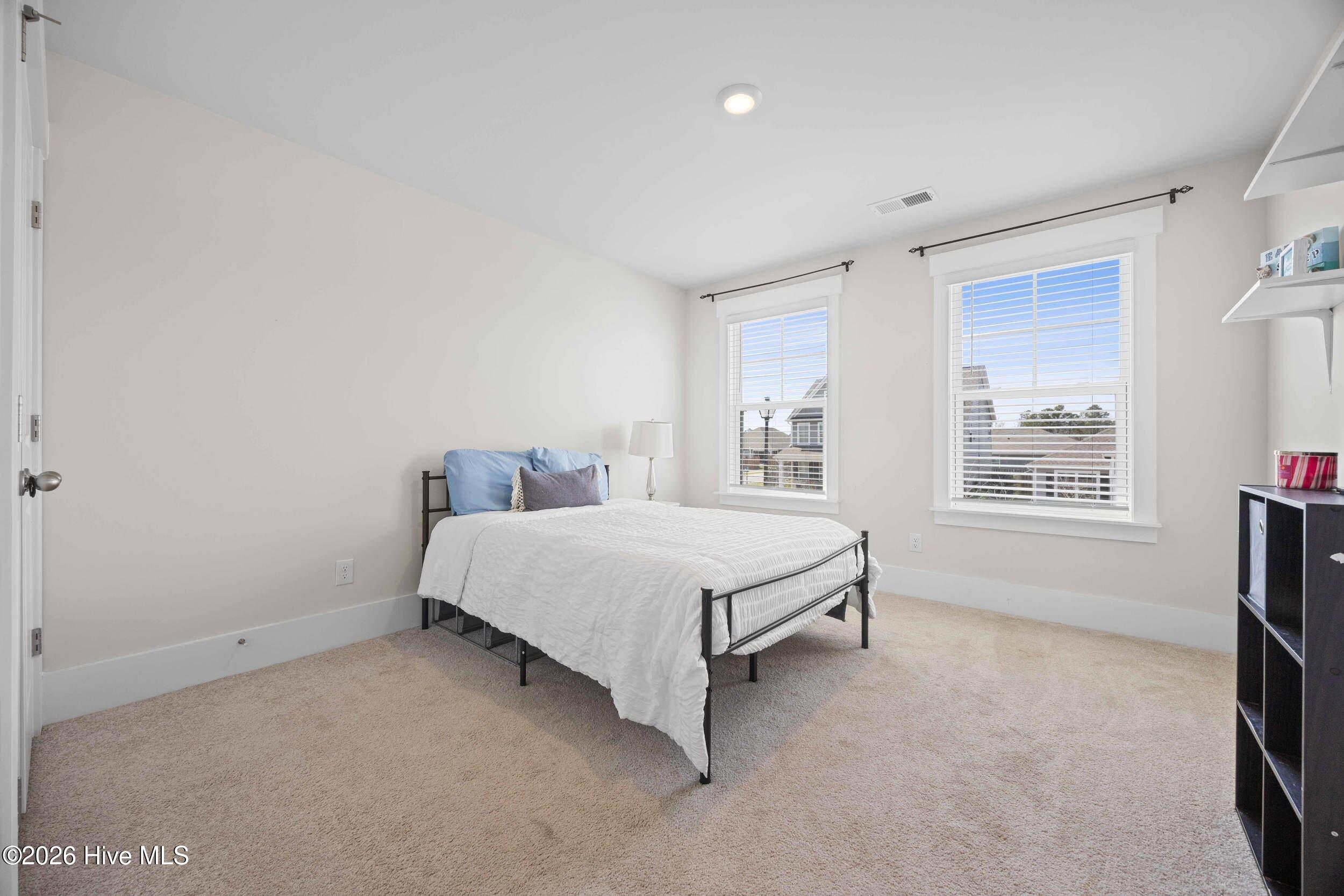 100561686 | Photo 36