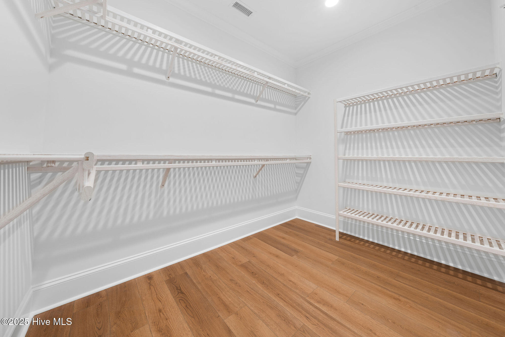 100488997 | Photo 37