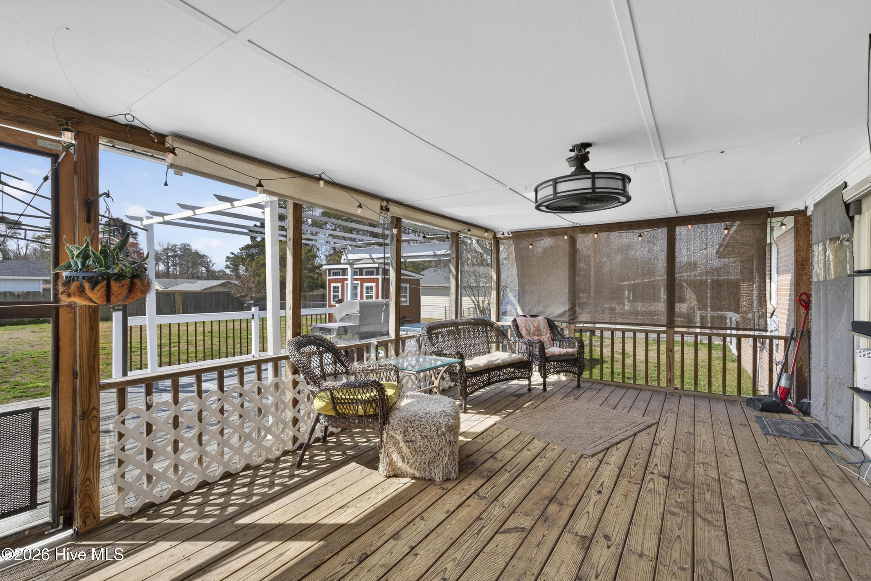 100558710 | Photo 37