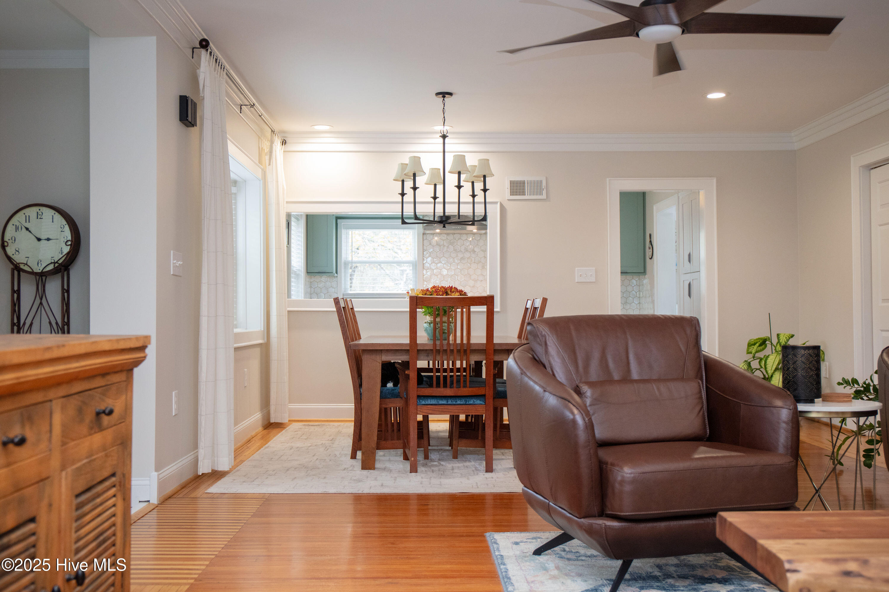 100541025 | Photo 26