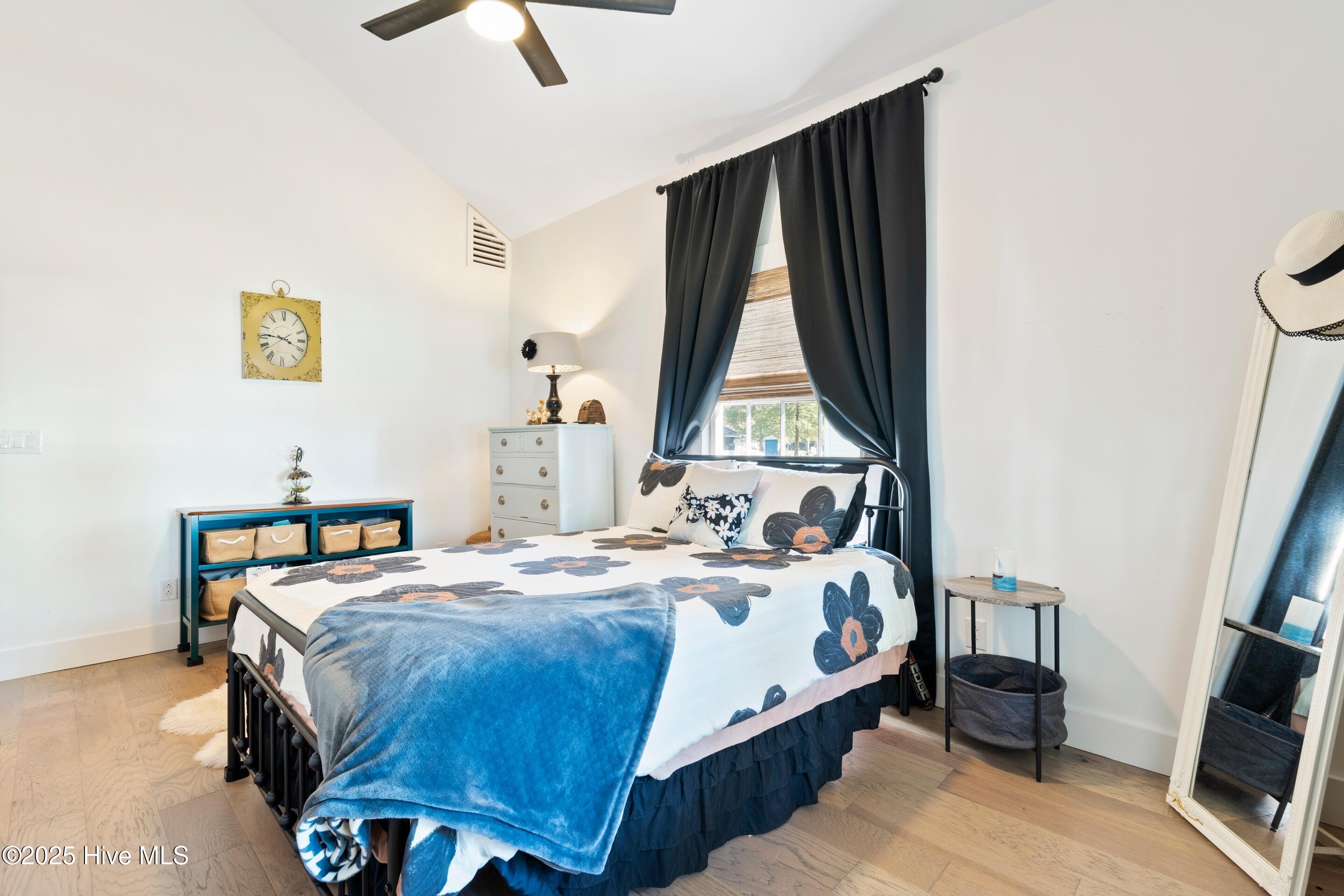 100538504 | Photo 34