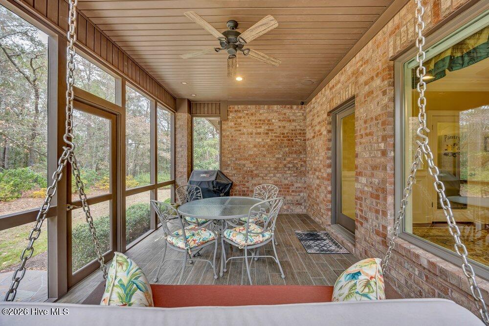 100557669 | Photo 49