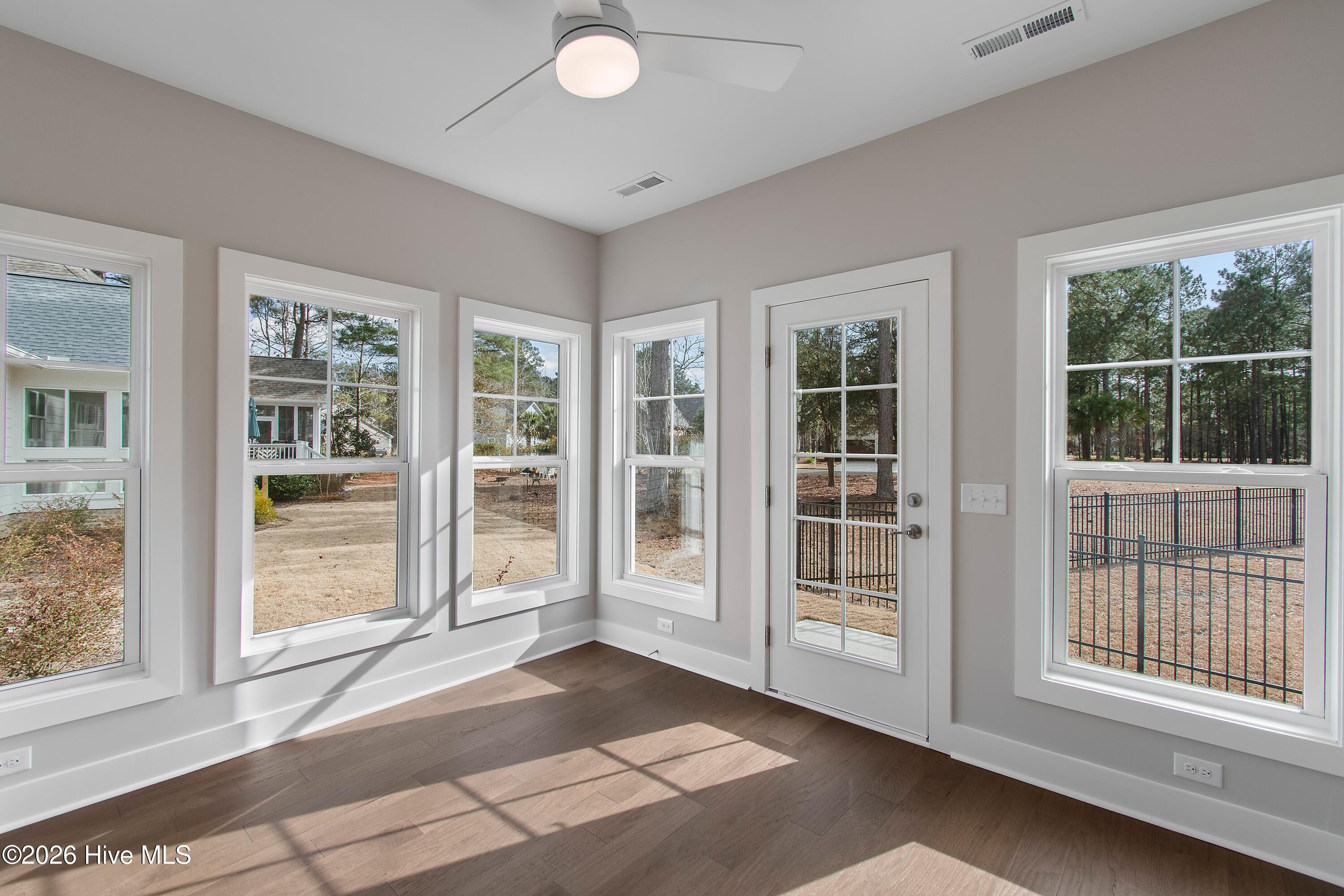 100533287 | Photo 13