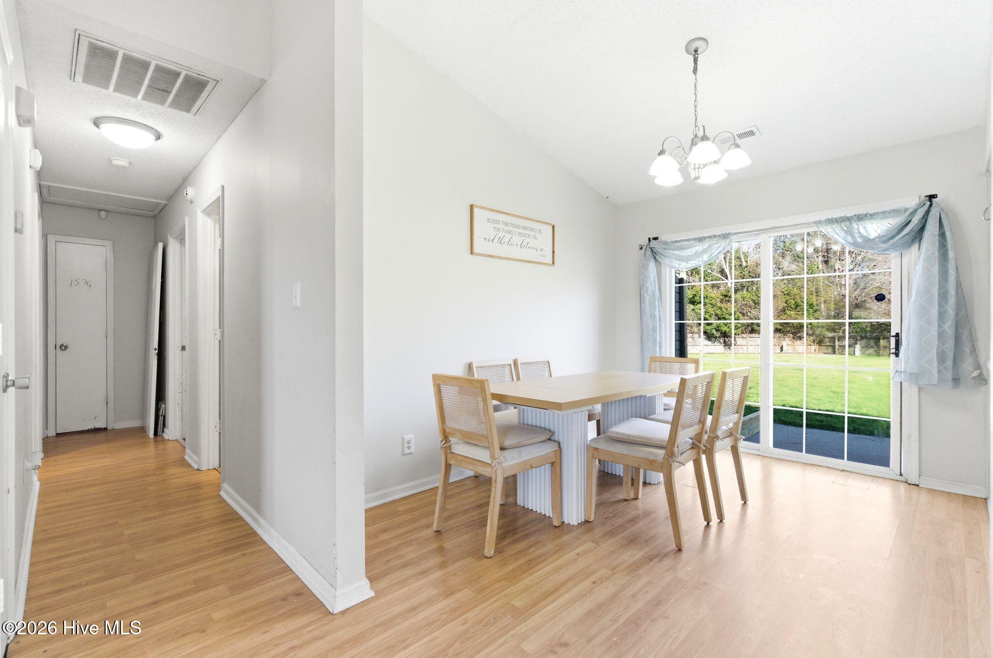 100561661 | Photo 13