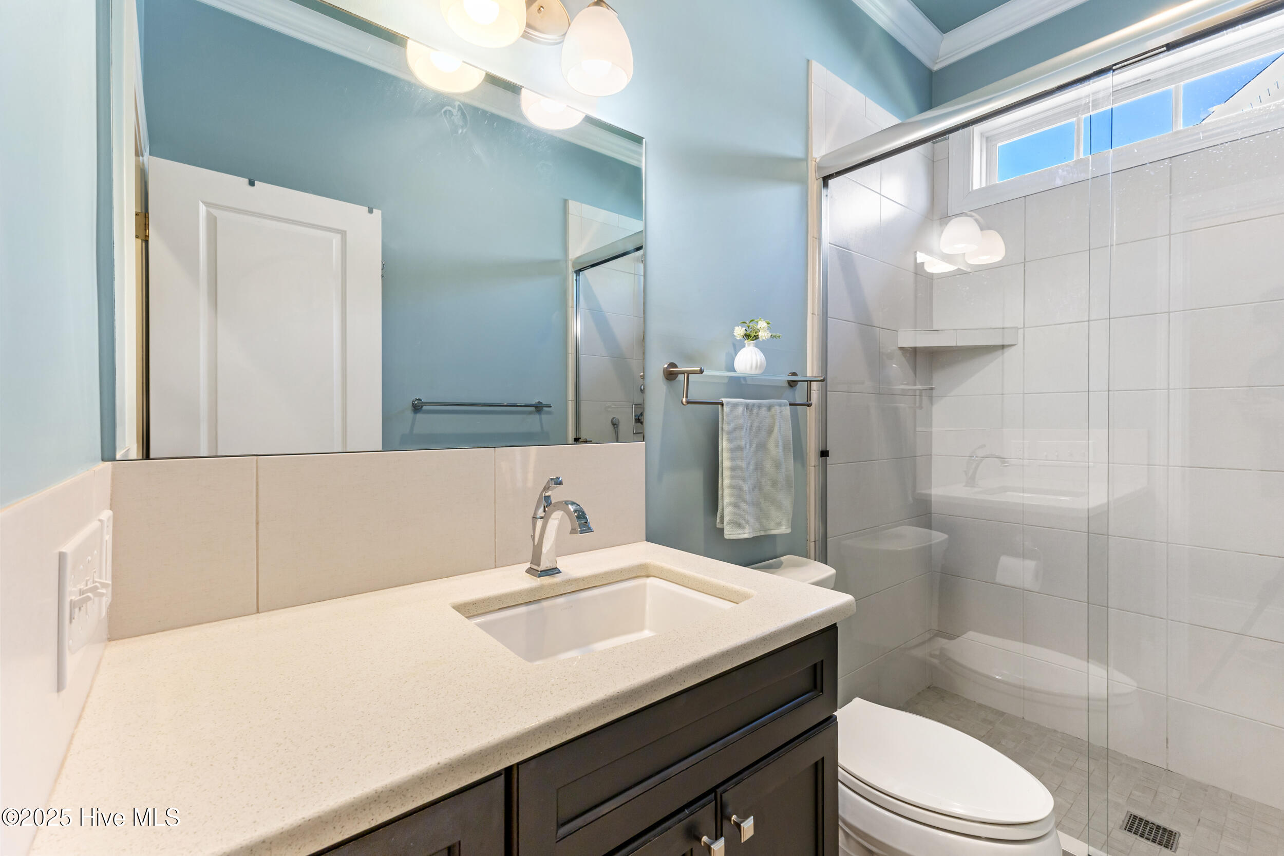 100549327 | Photo 33