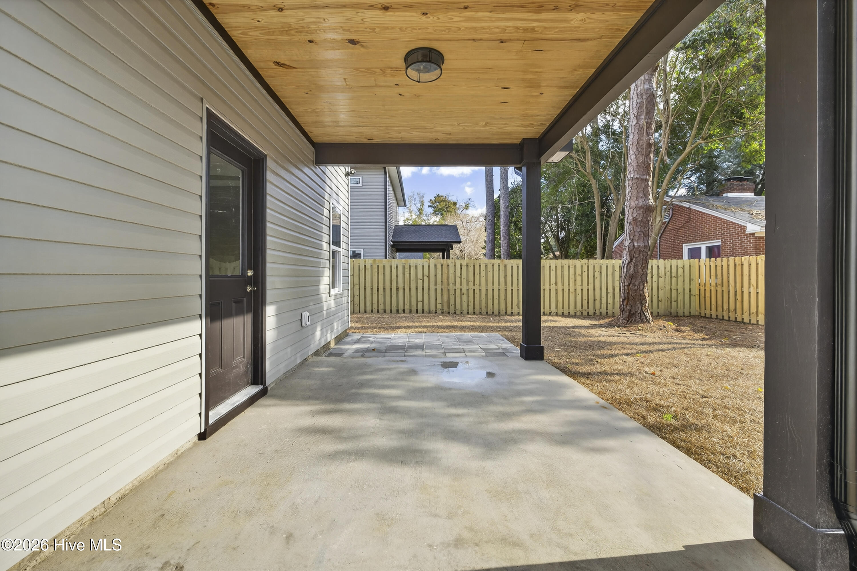 100548681 | Photo 44