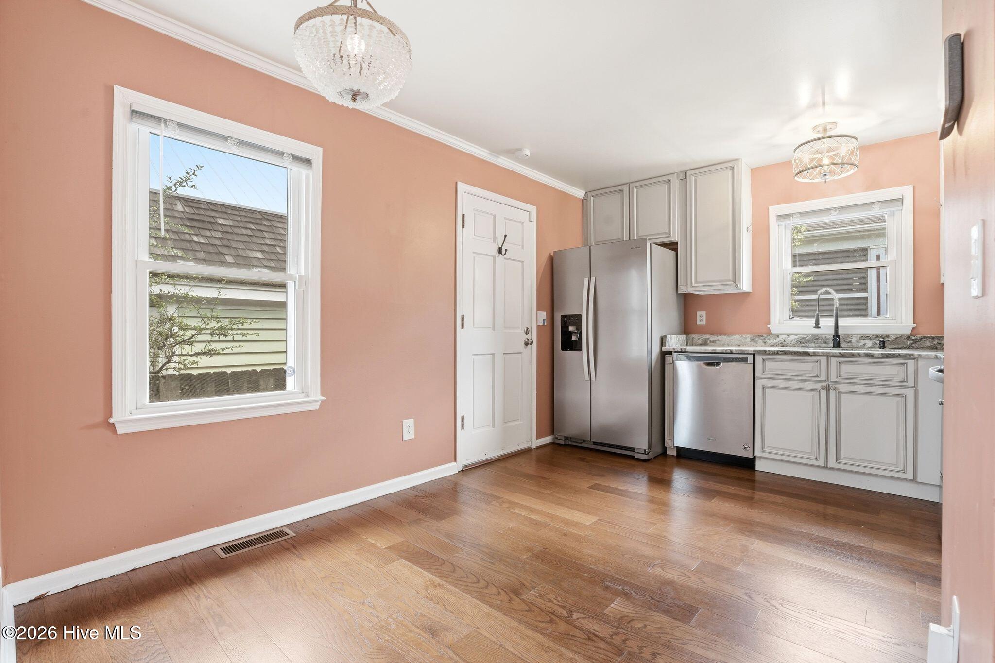 100559887 | Photo 18