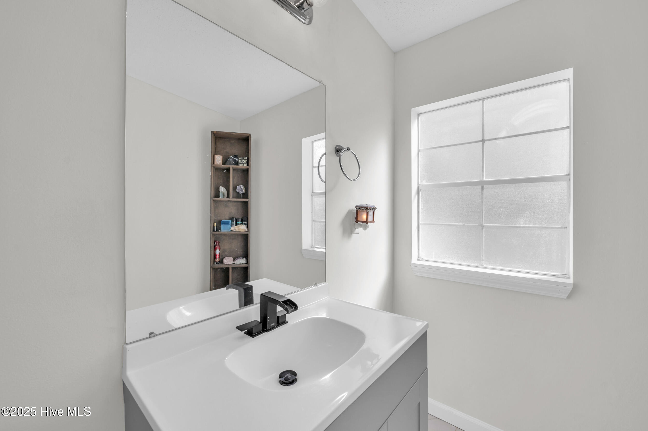 100518918 | Photo 24