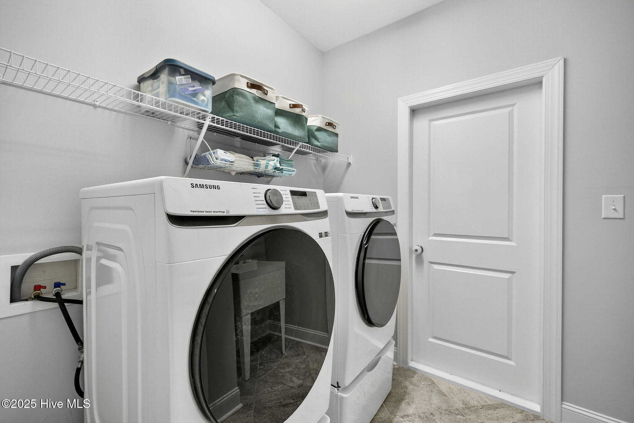 100541825 | Photo 36