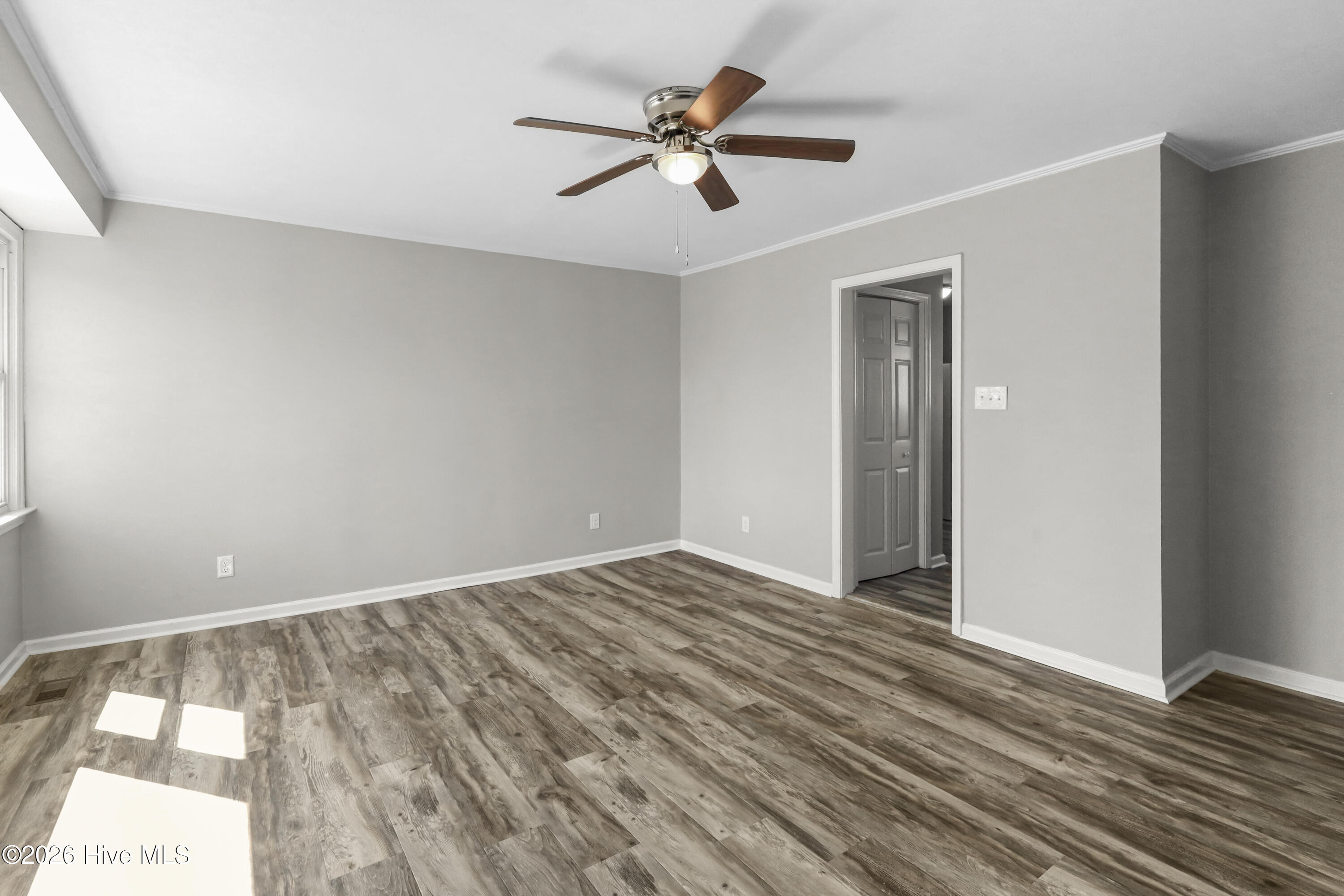 100560187 | Photo 32