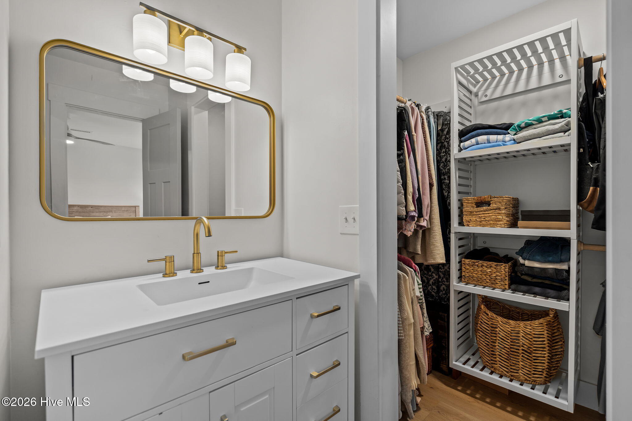 100552729 | Photo 24