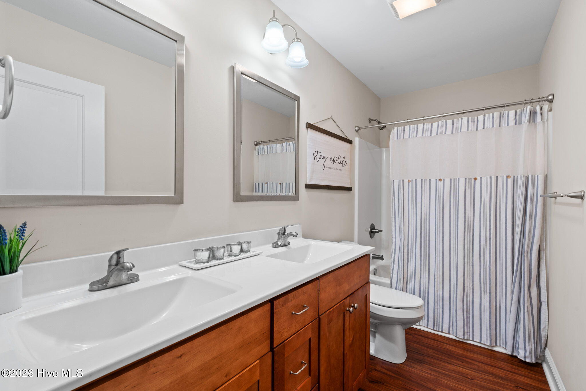 100564641 | Photo 22