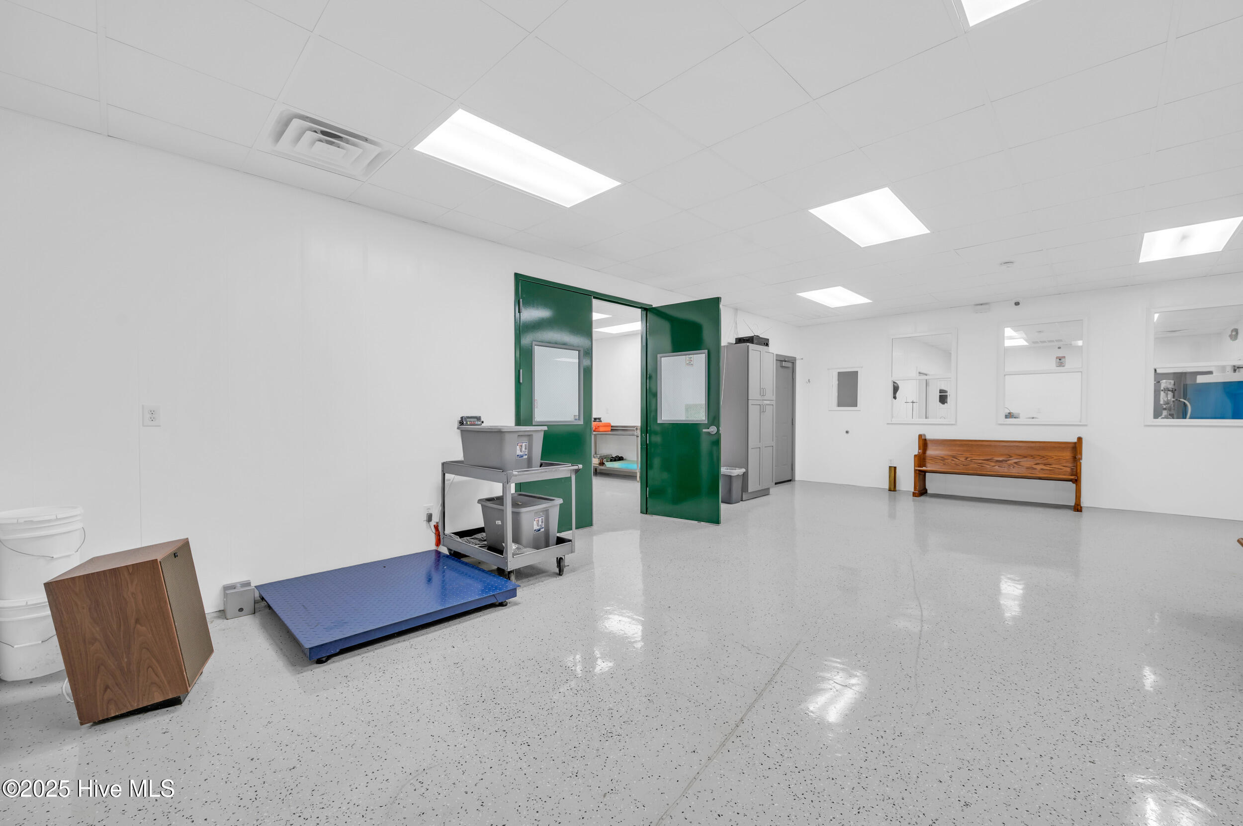 100532115 | Photo 44