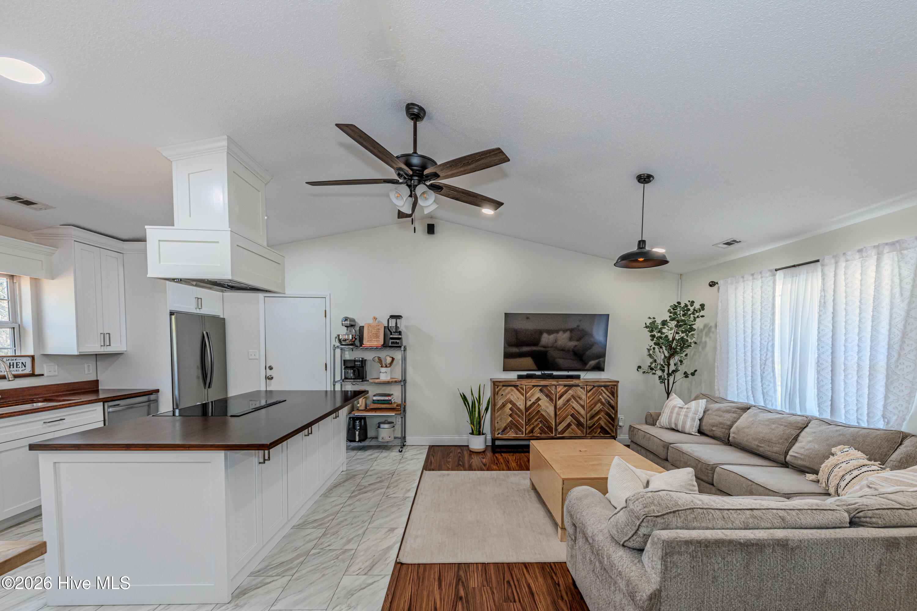 100564633 | Photo 13