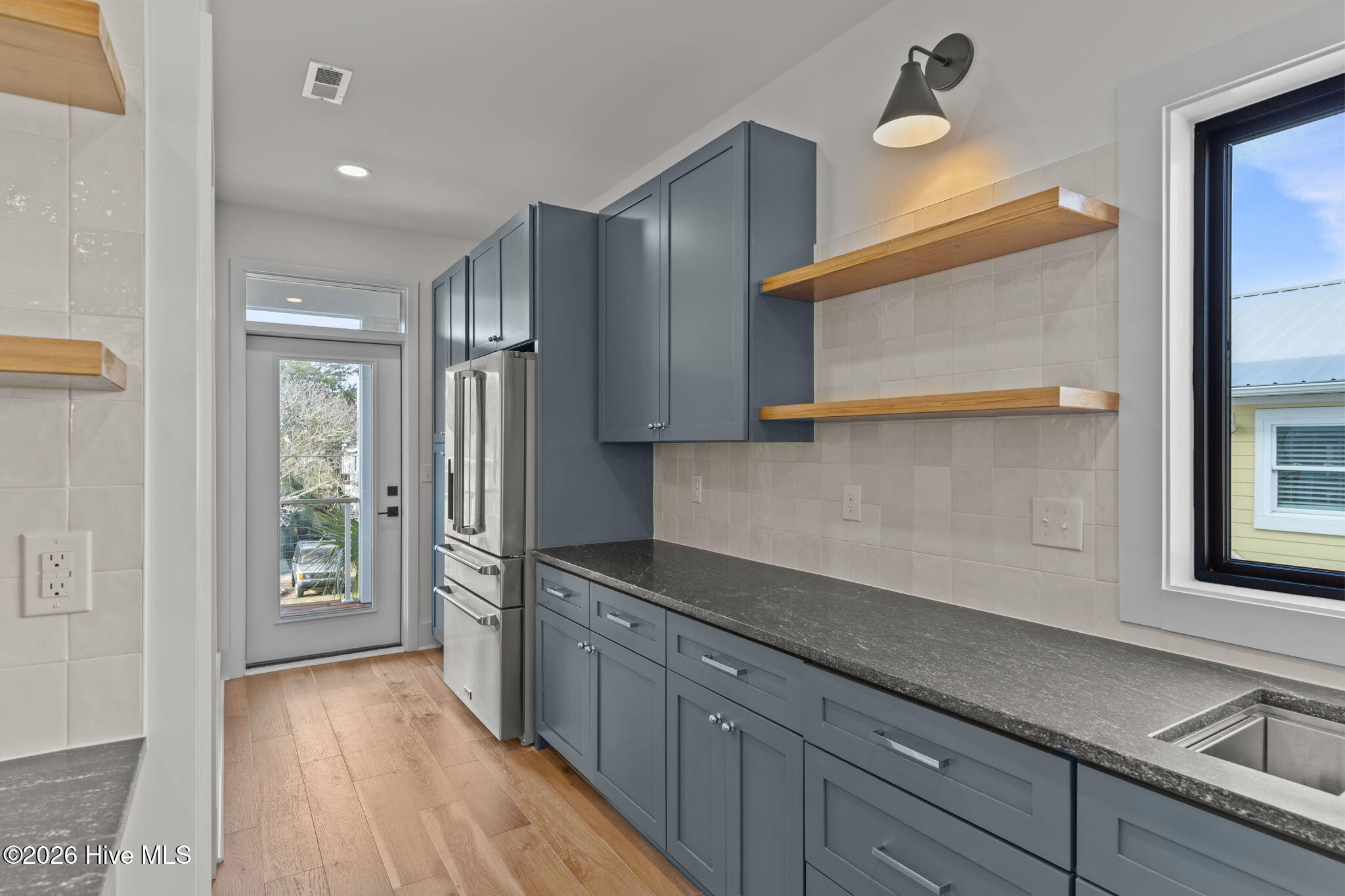 100553287 | Photo 29