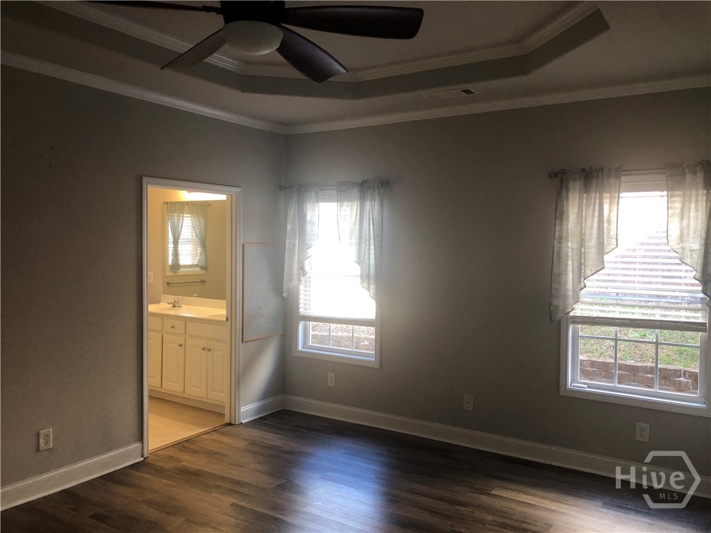 Master, Tray Ceiling