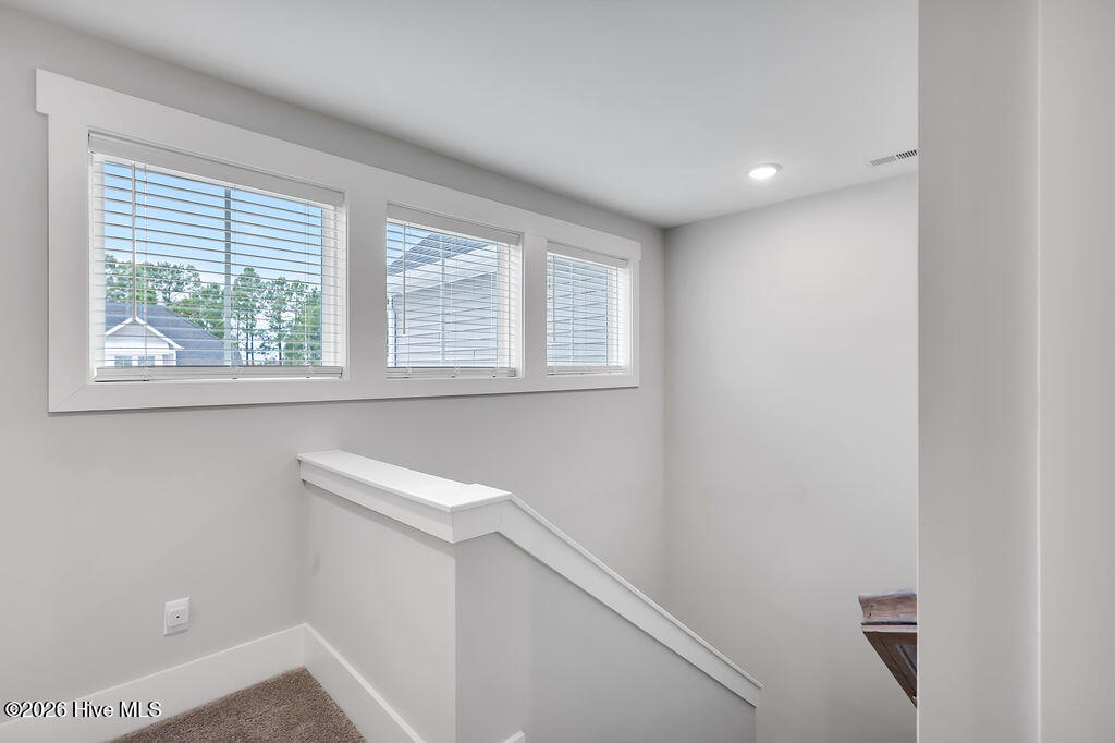 100549717 | Photo 18