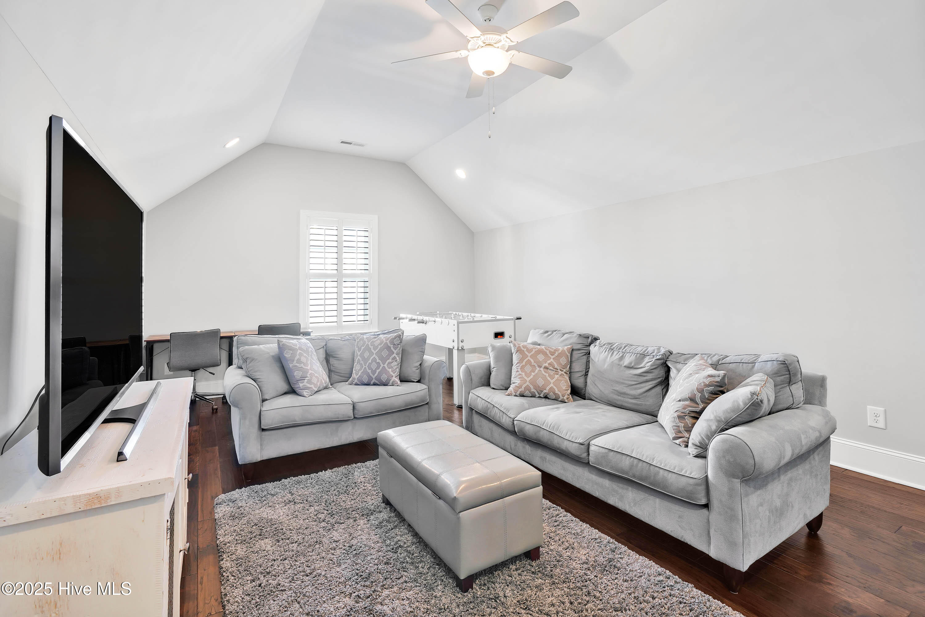 100552715 | Photo 35