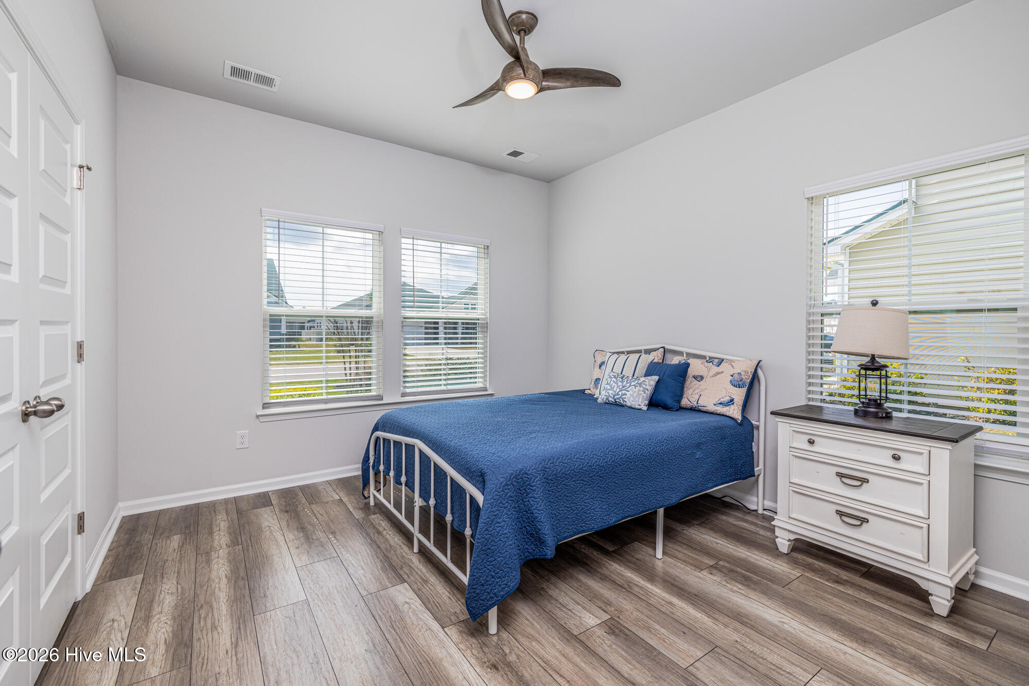 100562008 | Photo 18