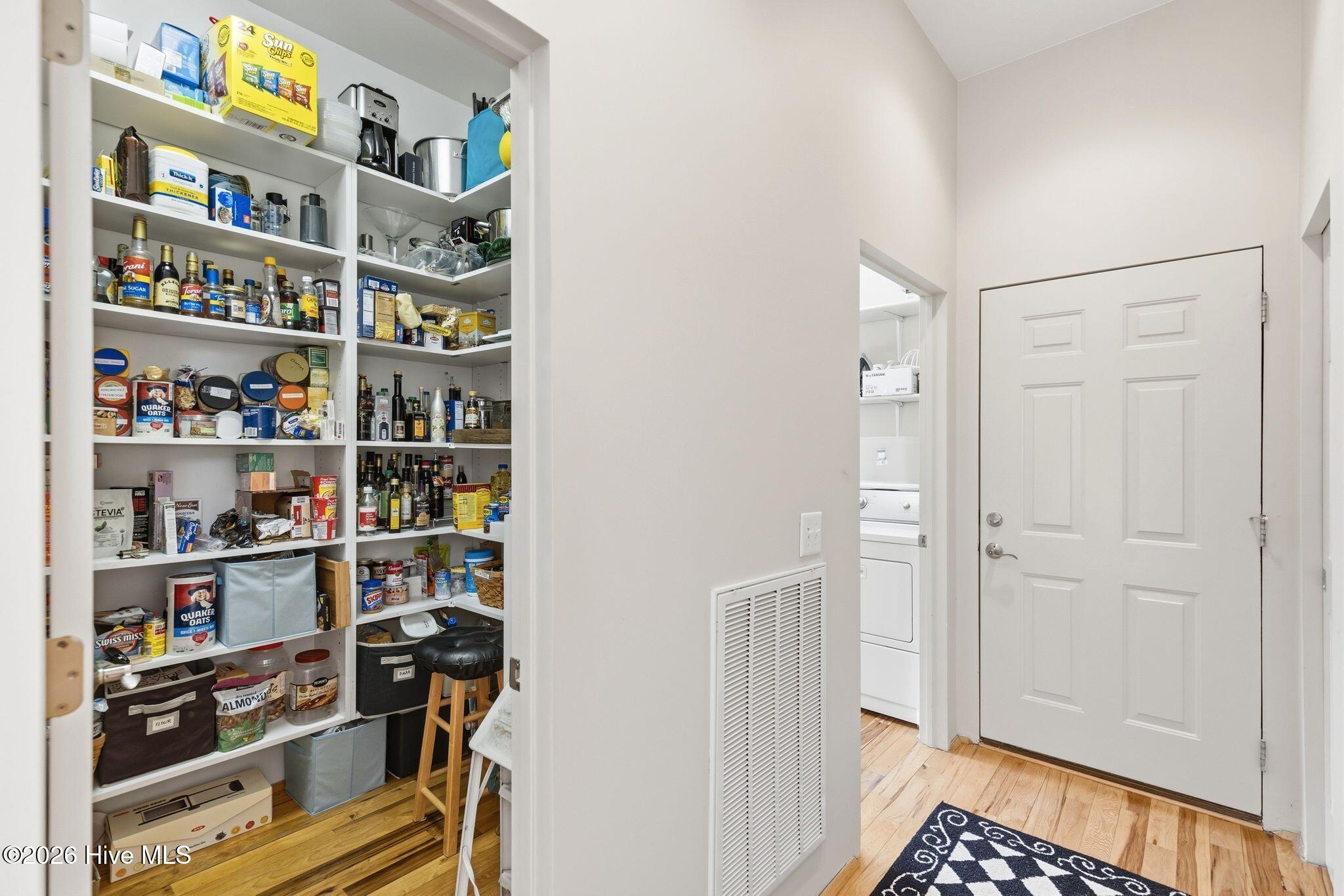 100555834 | Photo 82