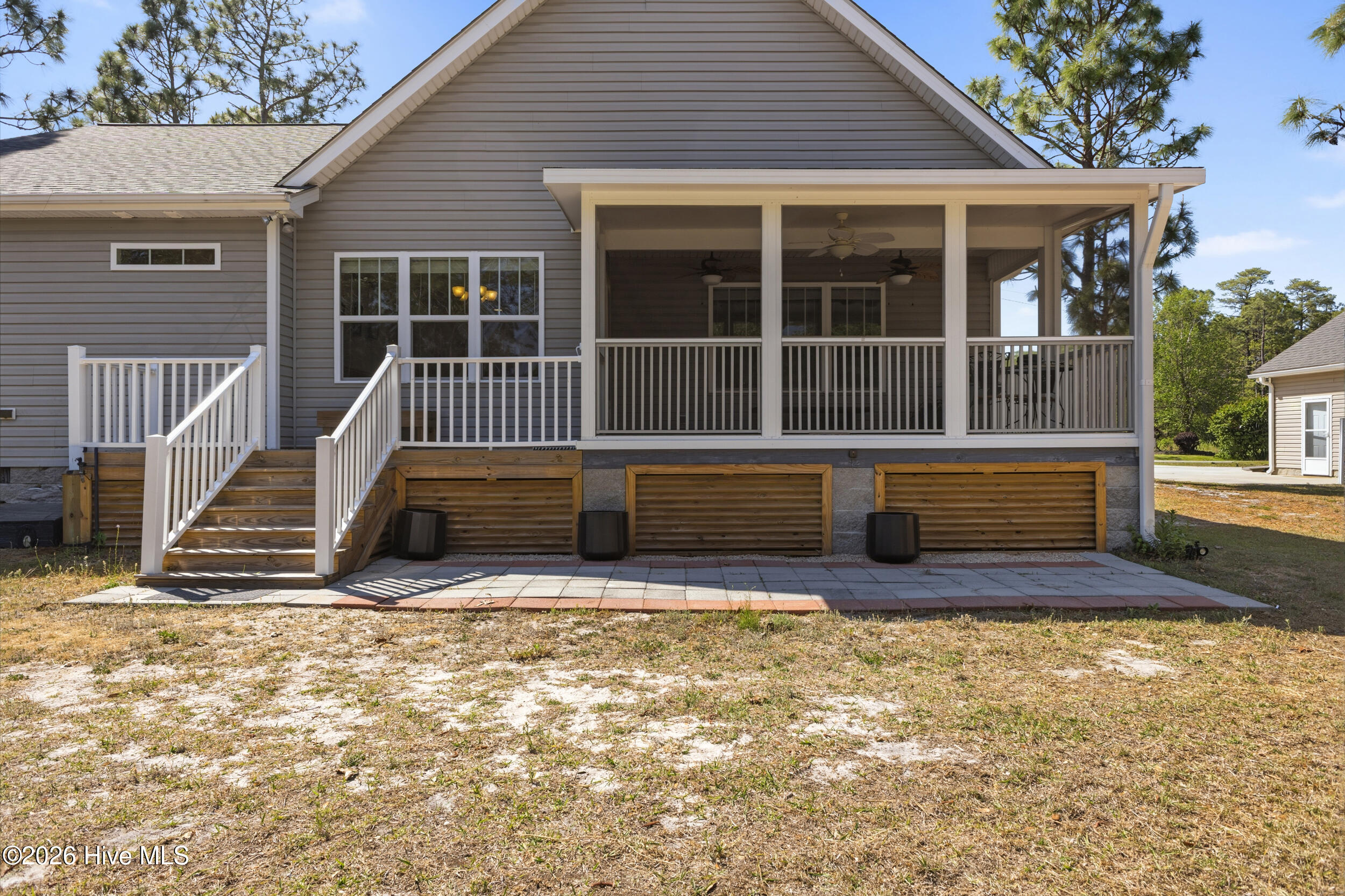 100569196 | Photo 35