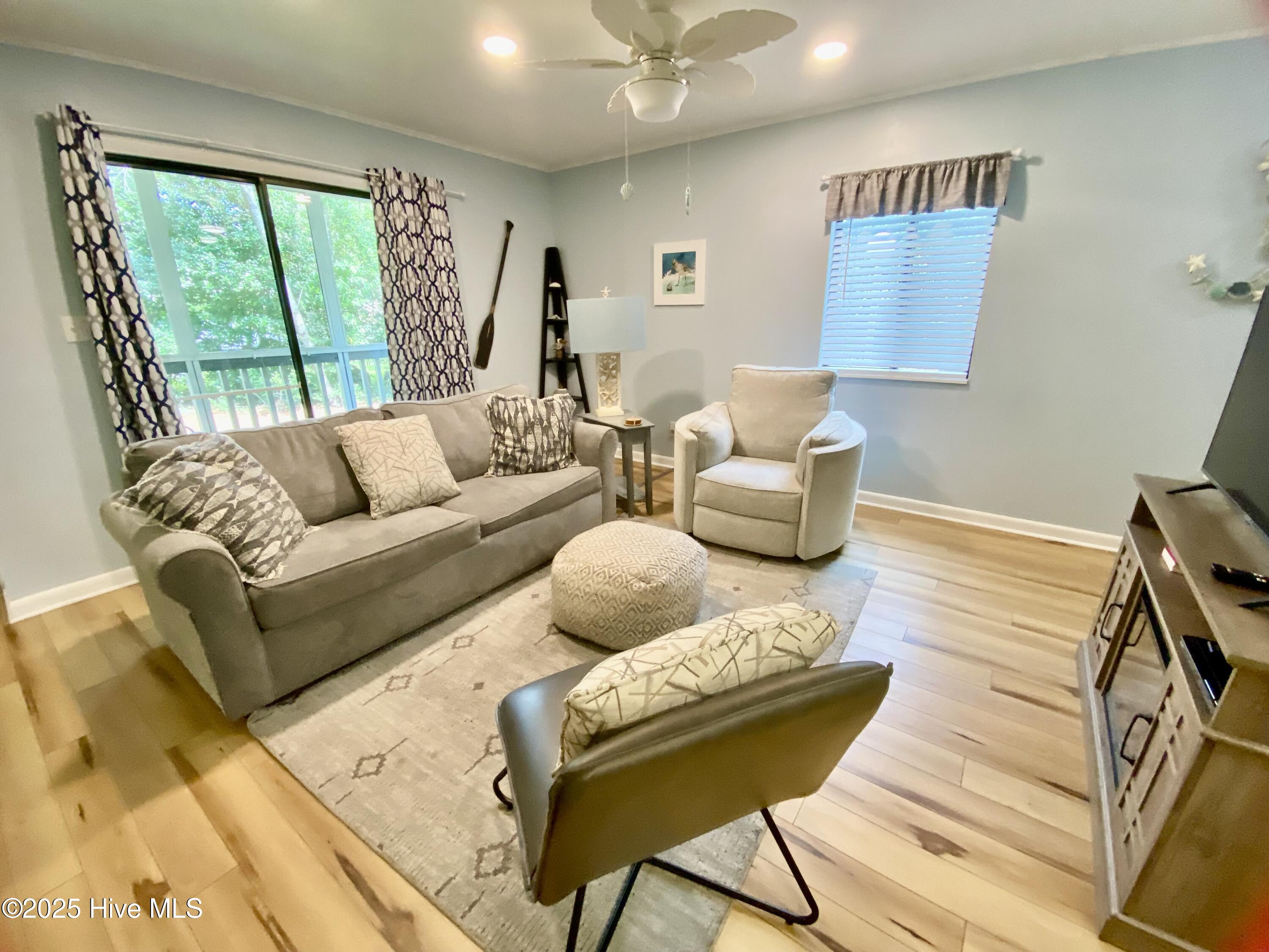 100527241 | Photo 13