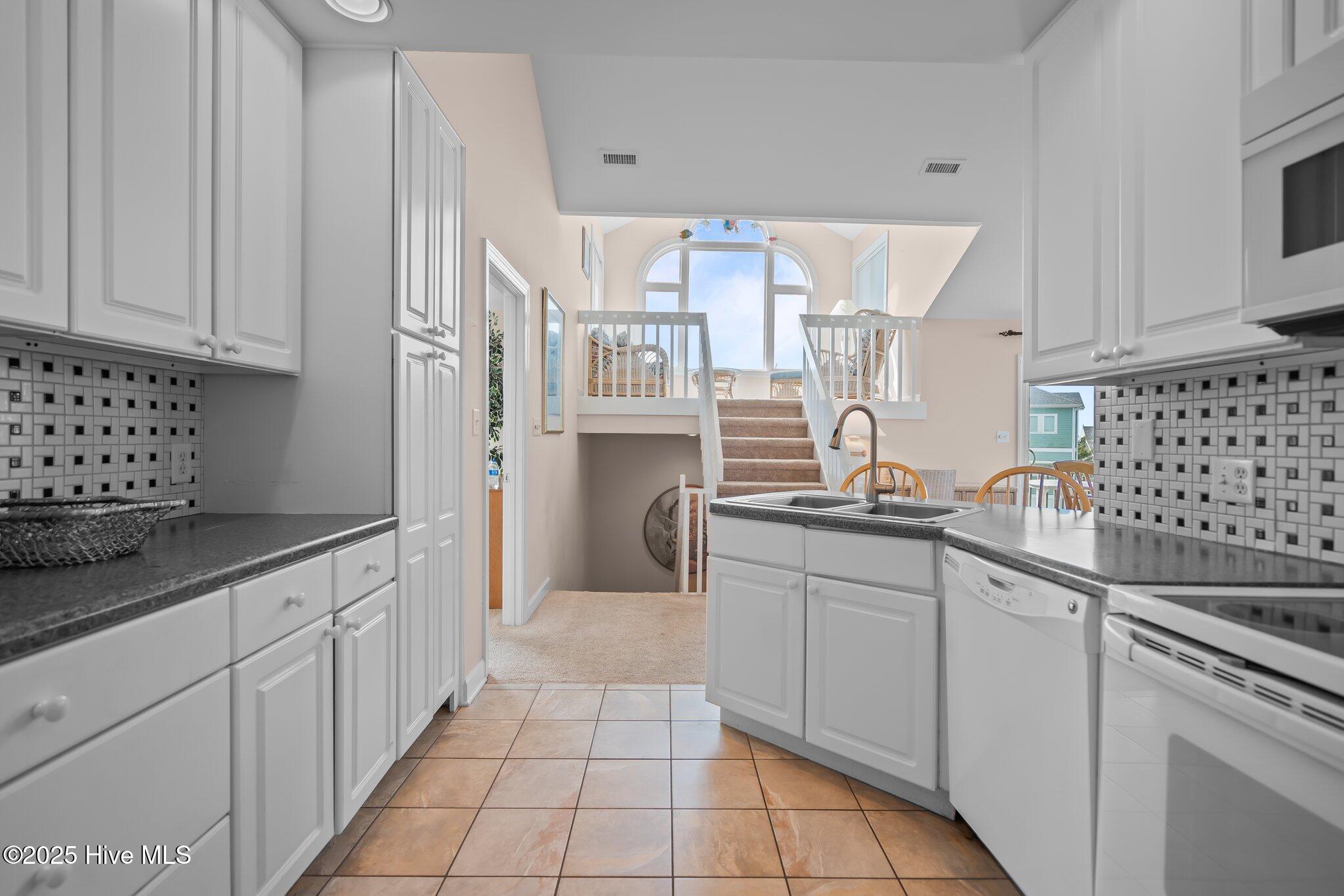 100506590 | Photo 23