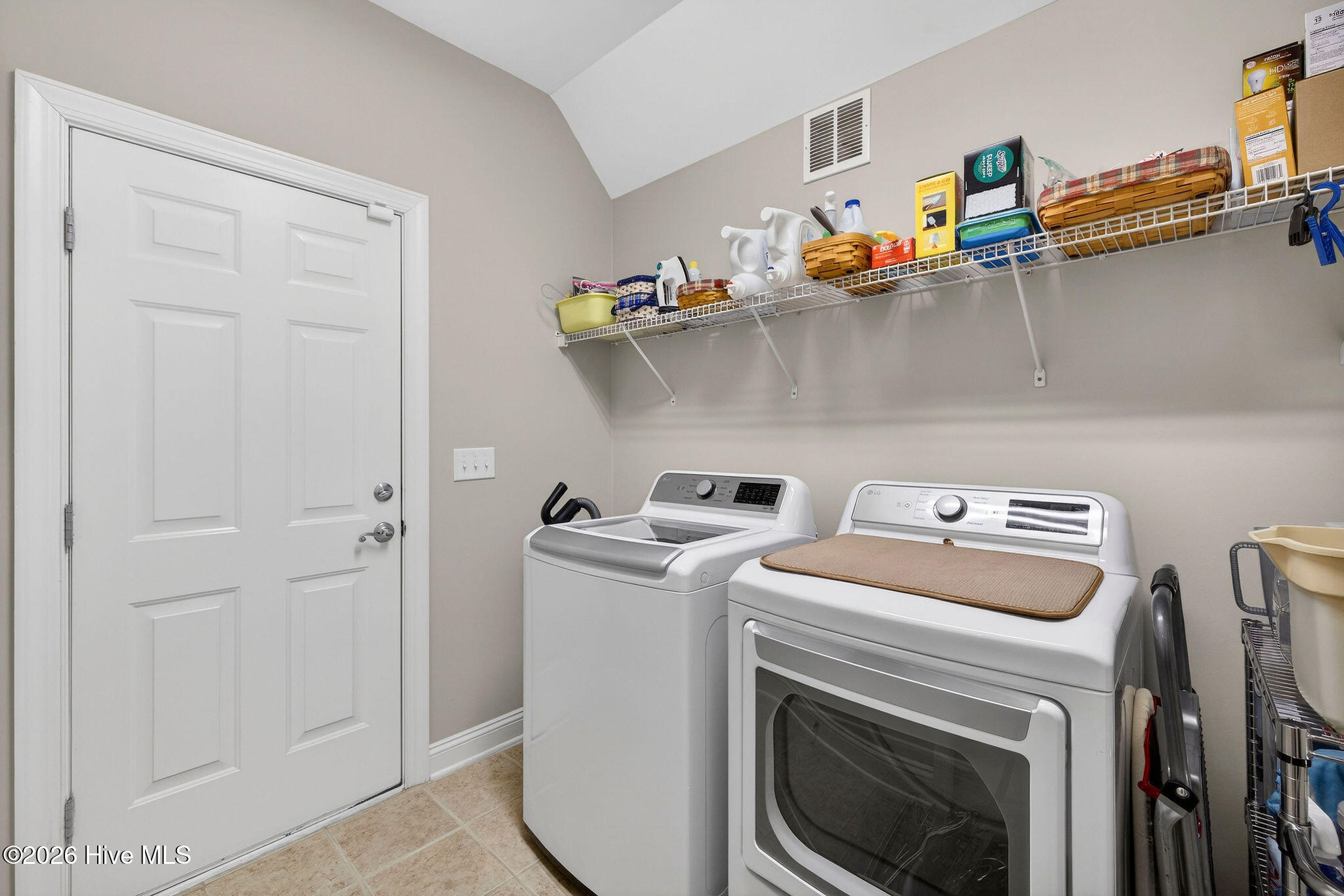 100565648 | Photo 35