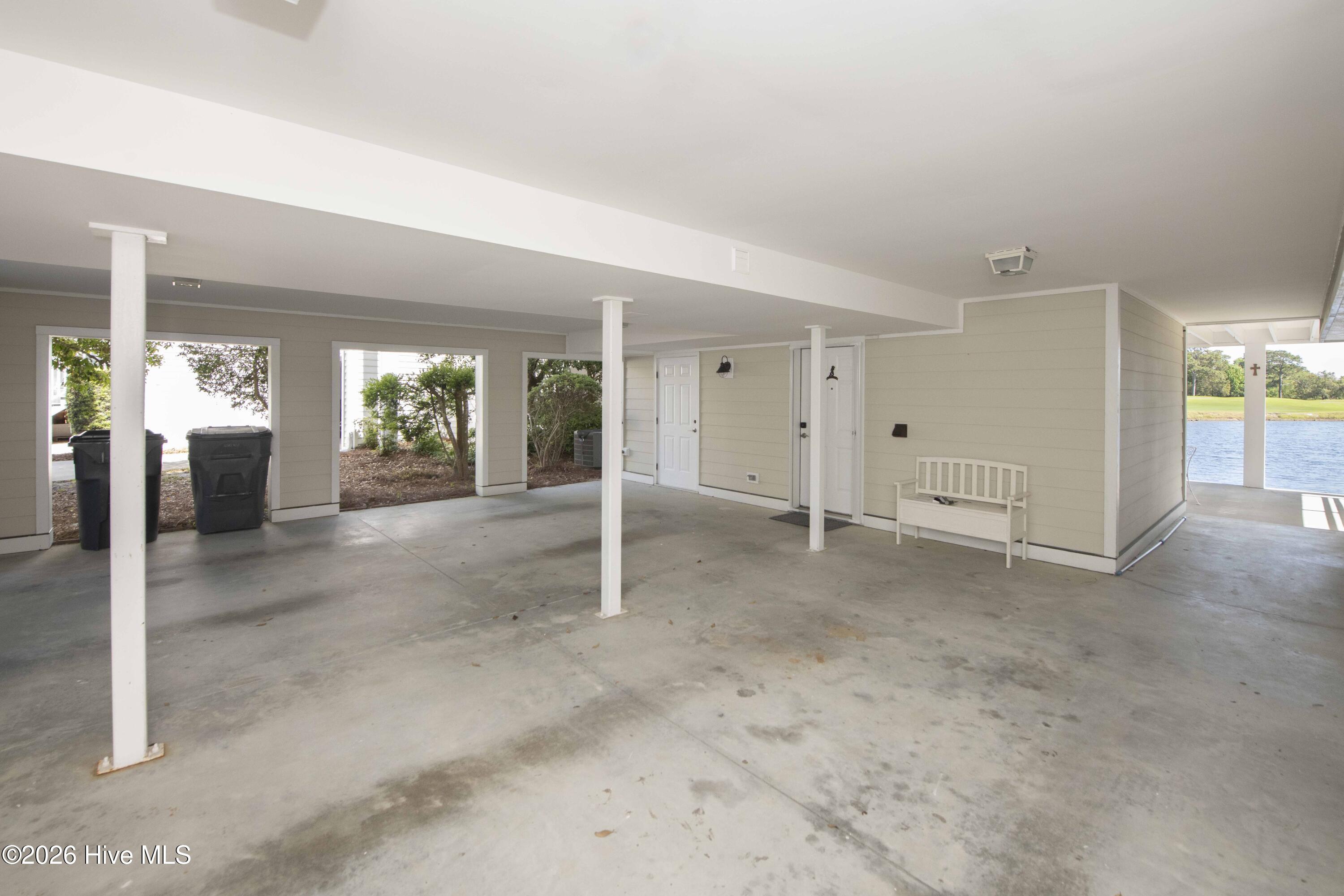 100563041 | Photo 46