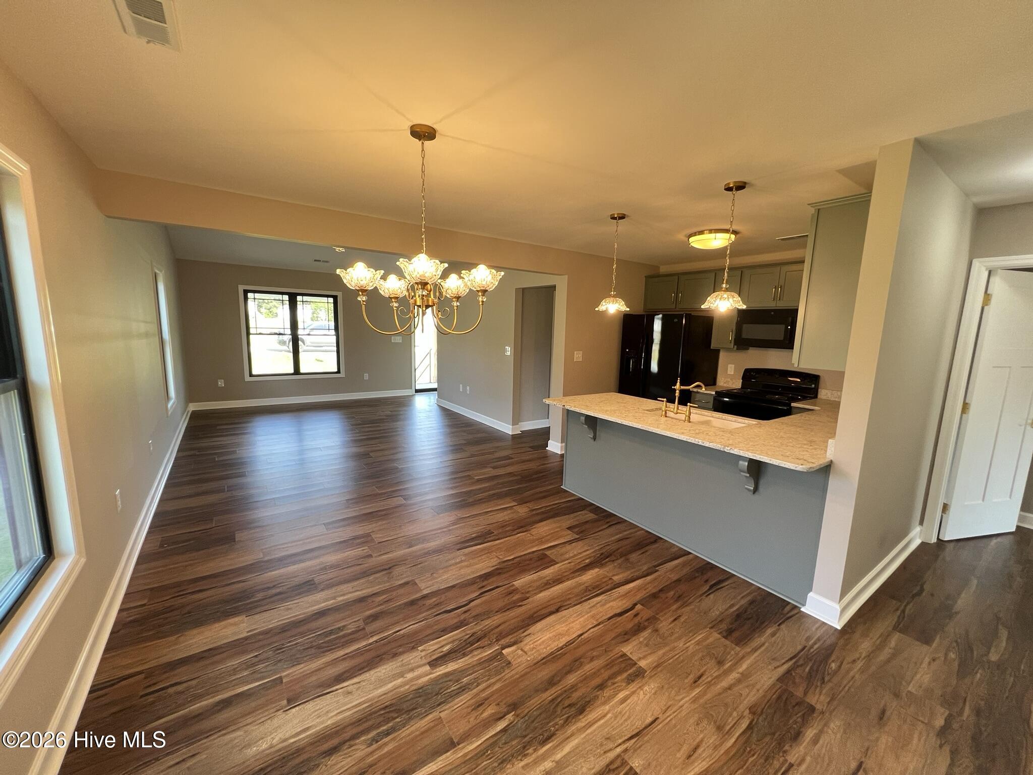 100569218 | Photo 11