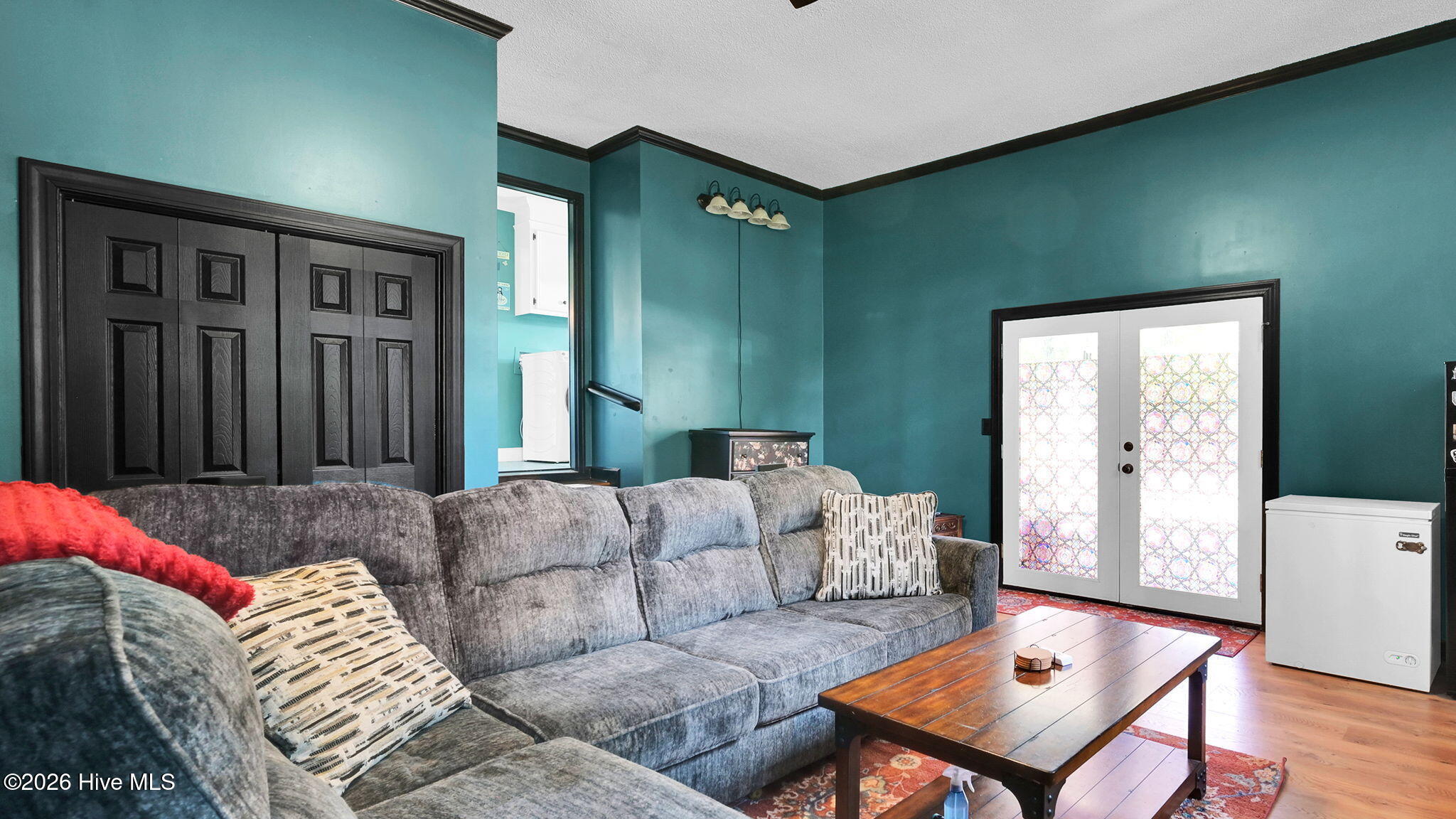 18-web-or-mls-1251 West Acres Lane-39