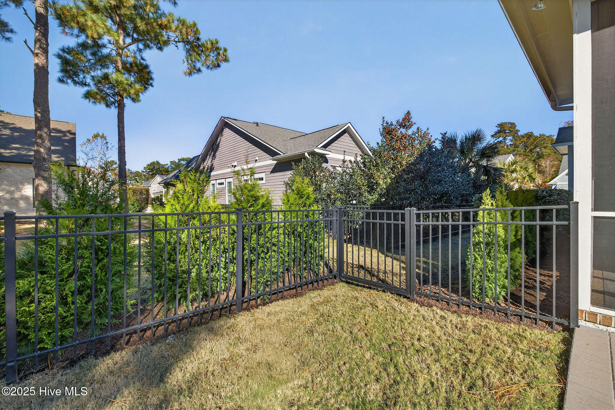 100559766 | Photo 72