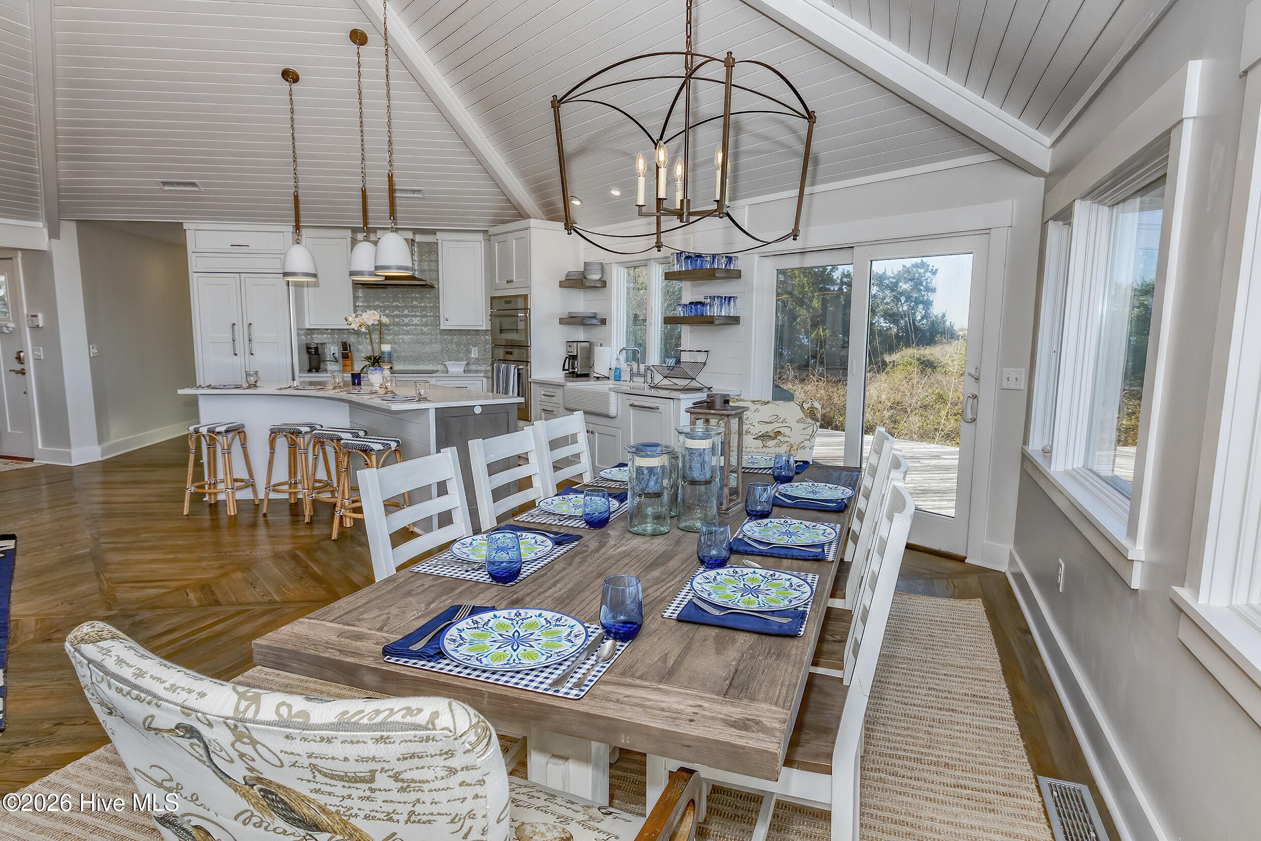 100560271 | Photo 11