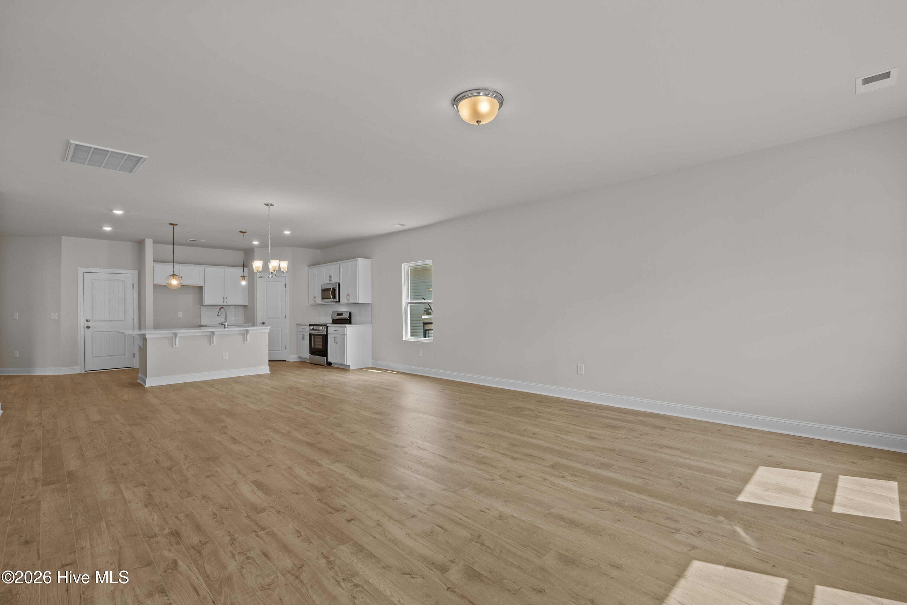 100553365 | Photo 11