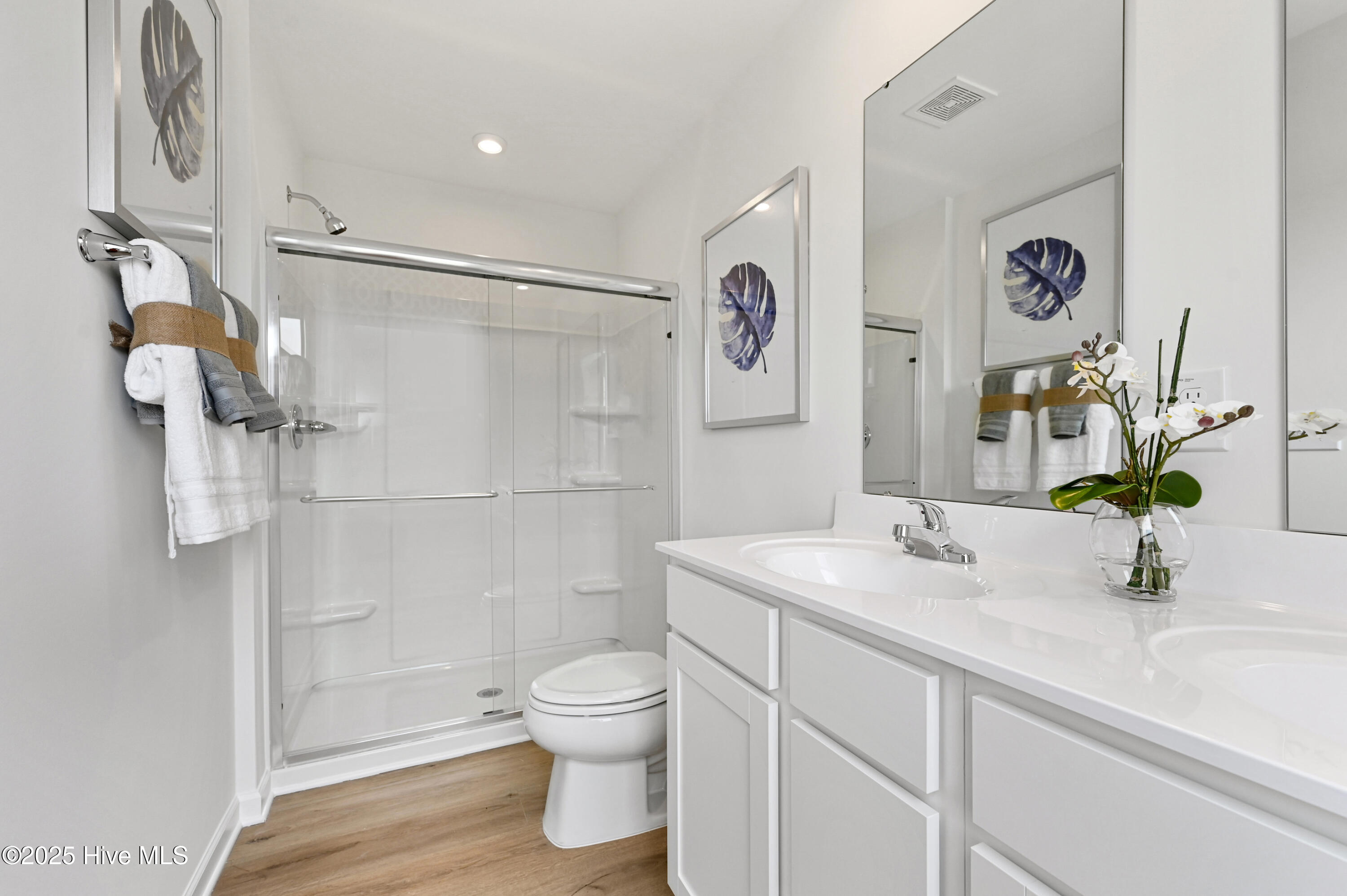 100566857 | Photo 12