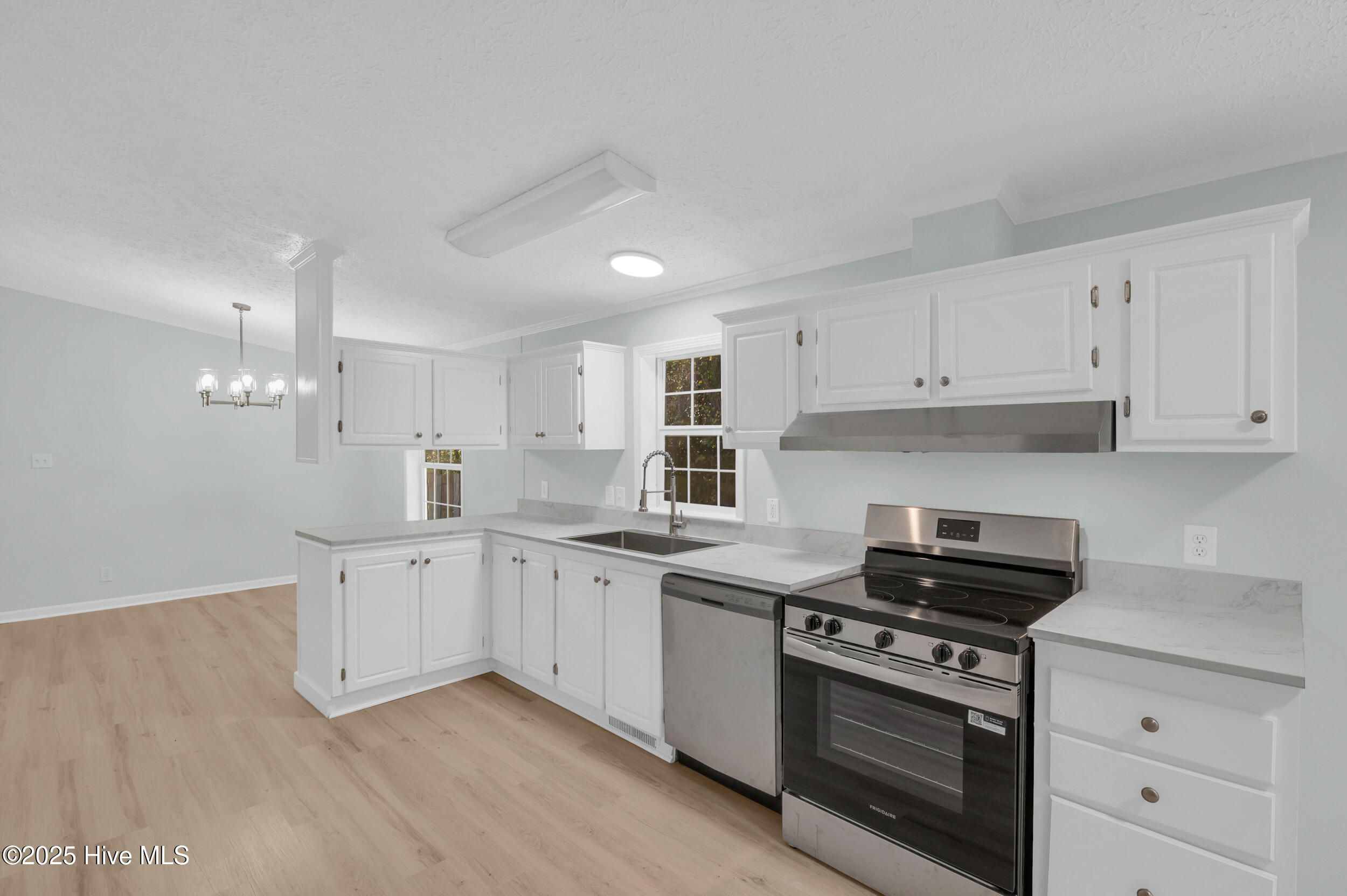 100537277 | Photo 13