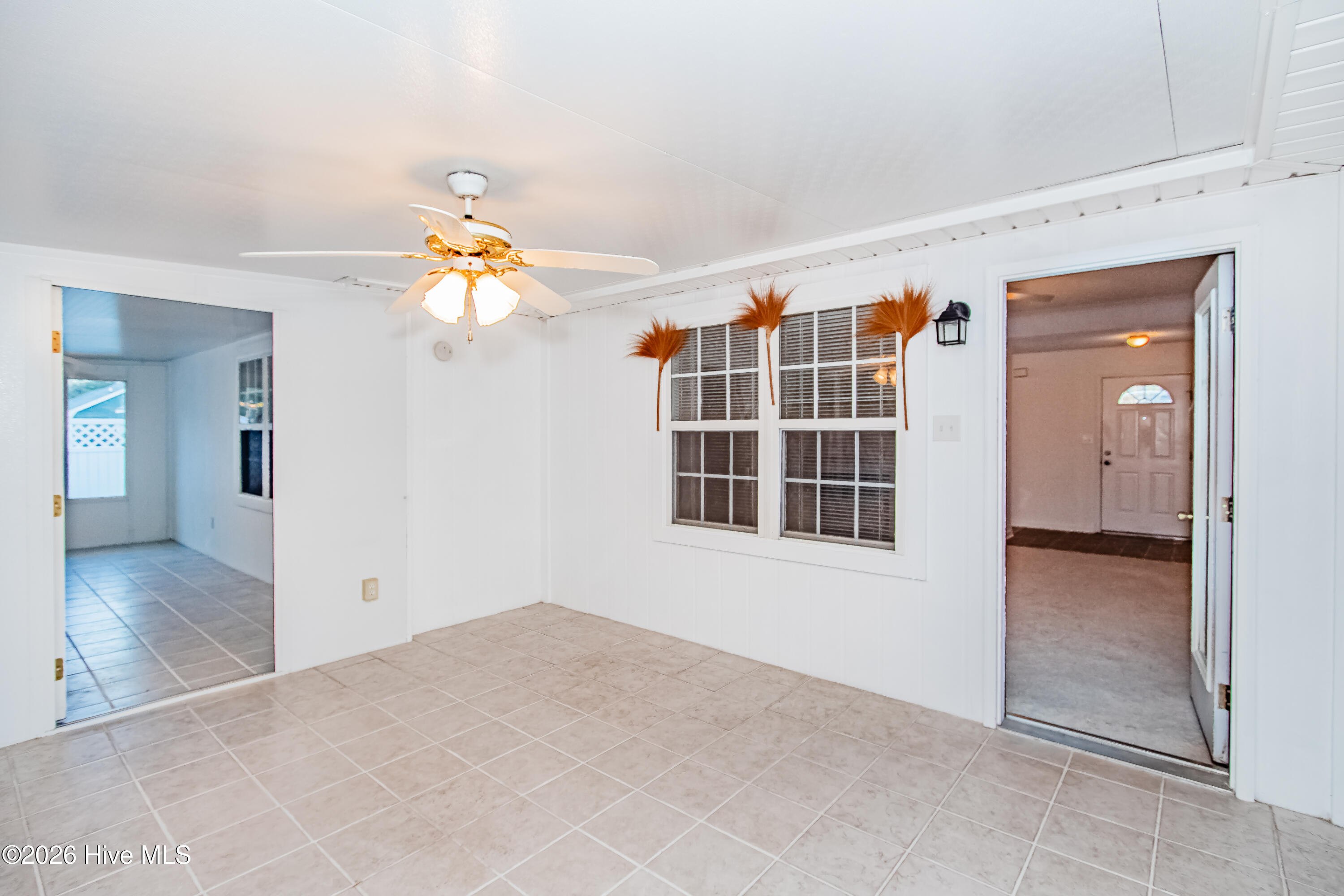 100547548 | Photo 12