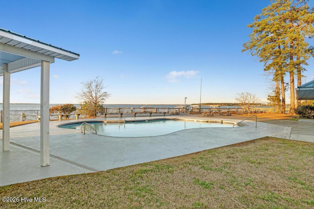 100564951 | Photo 63