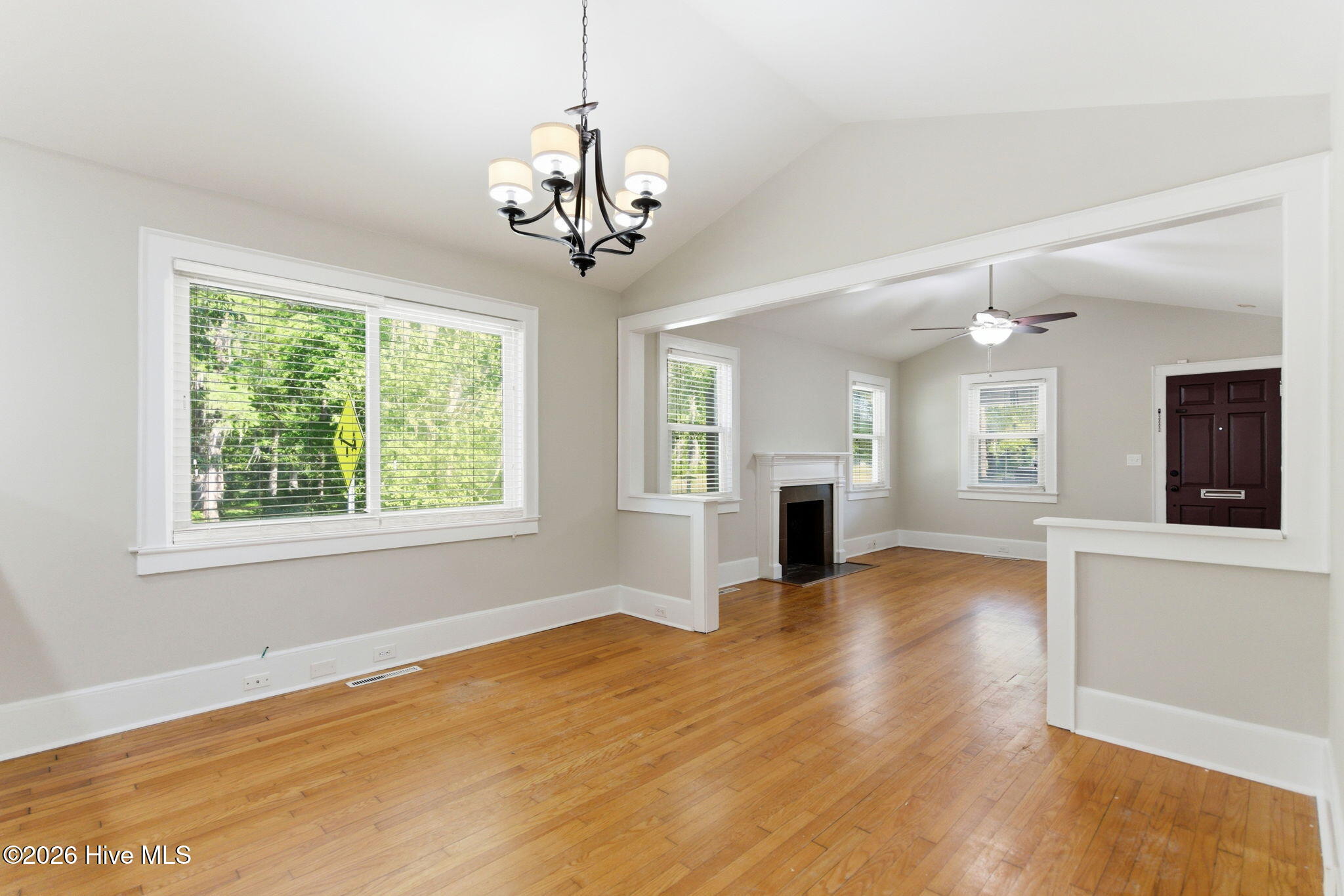 100569211 | Photo 10