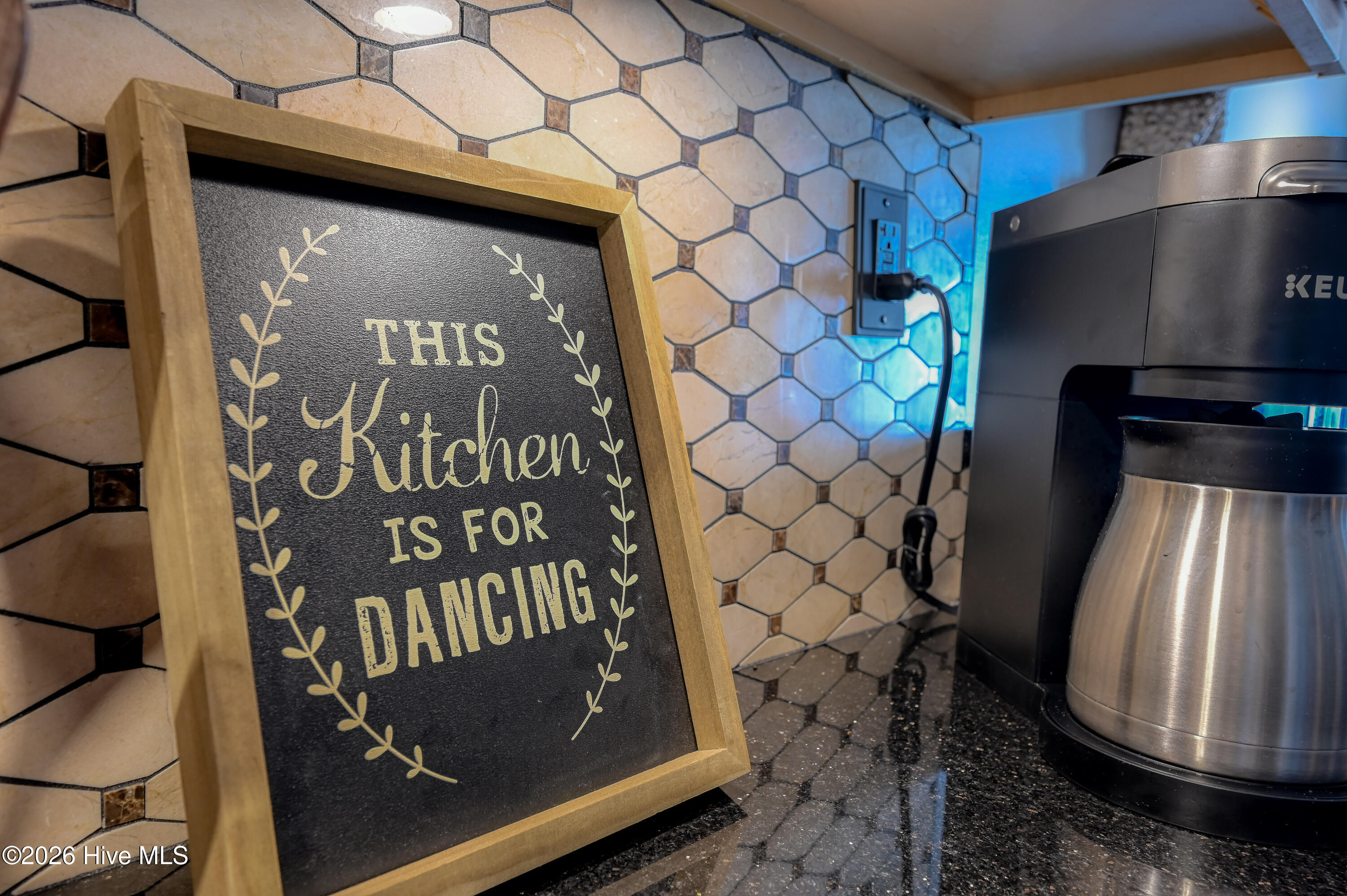 100568256 | Photo 25