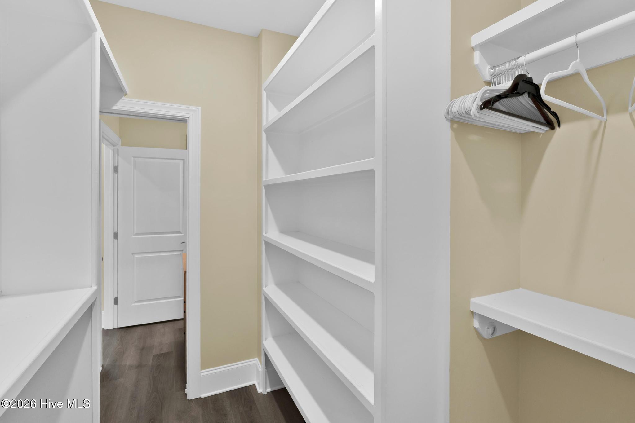 100548607 | Photo 27