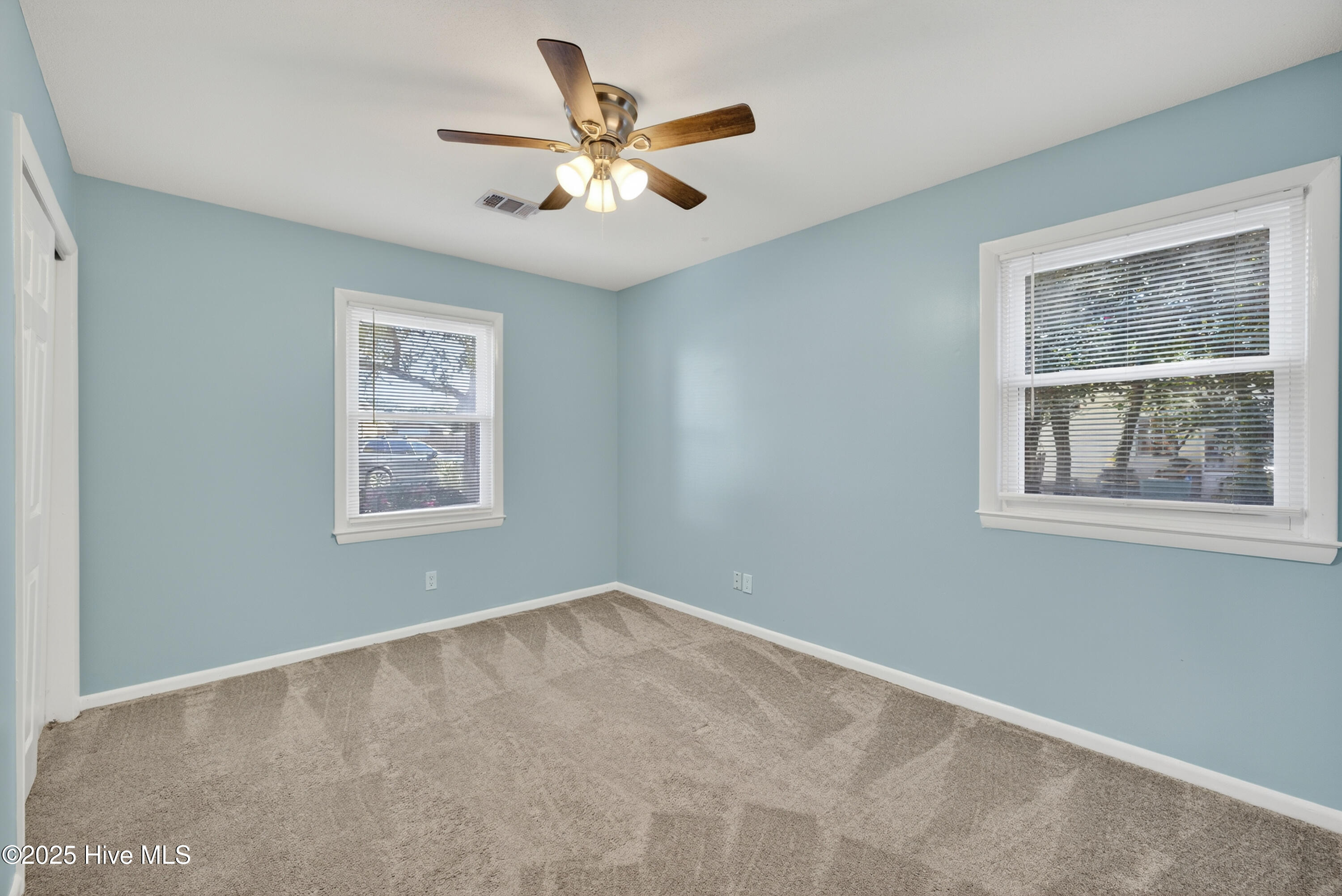 100541302 | Photo 28