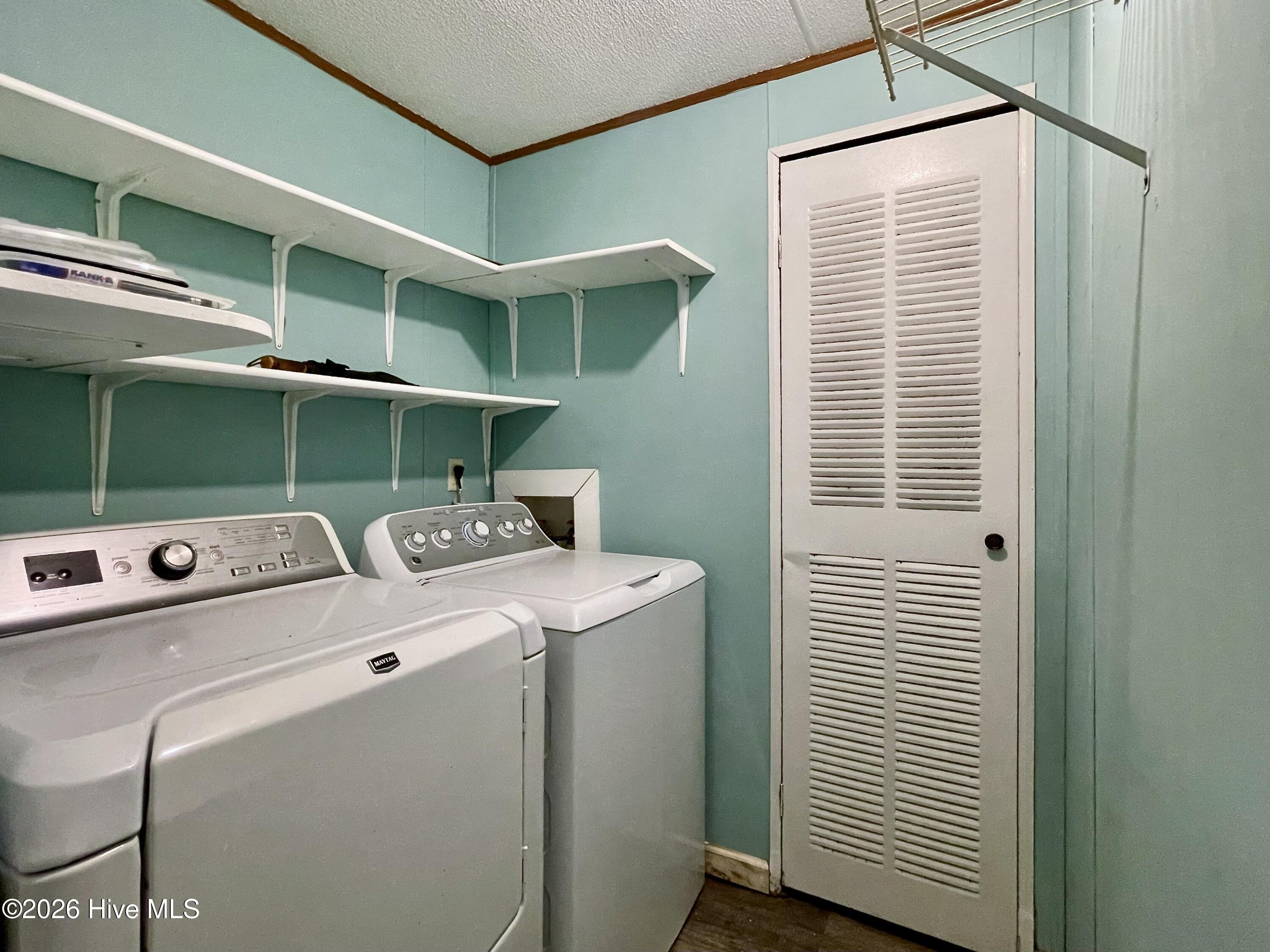 100569888 | Photo 38