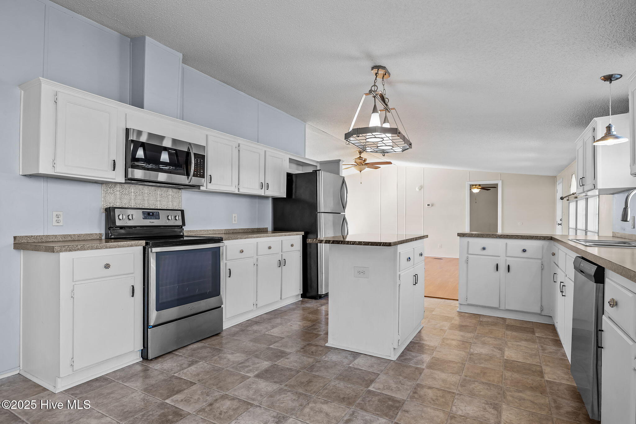 100540304 | Photo 10