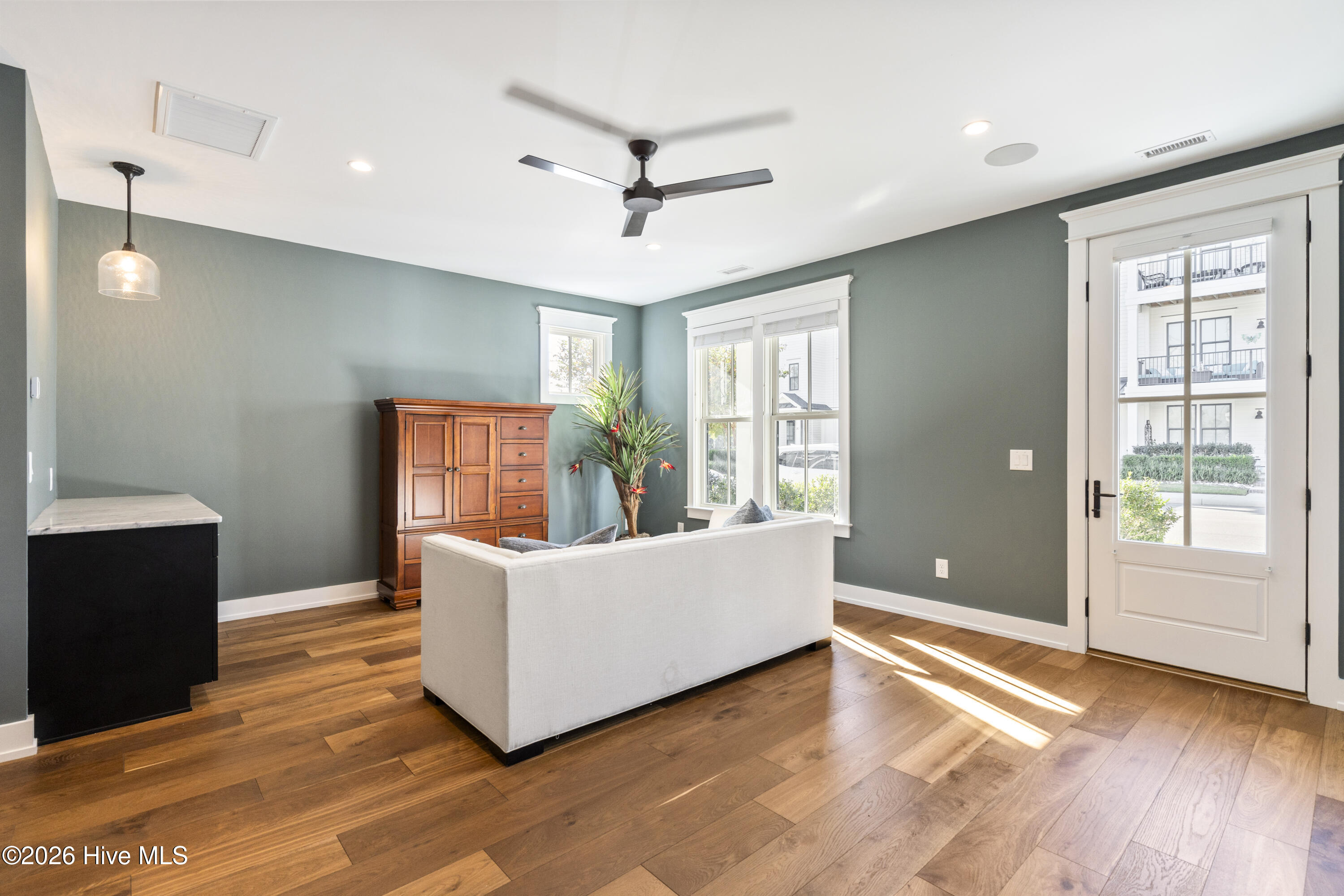 100554242 | Photo 33