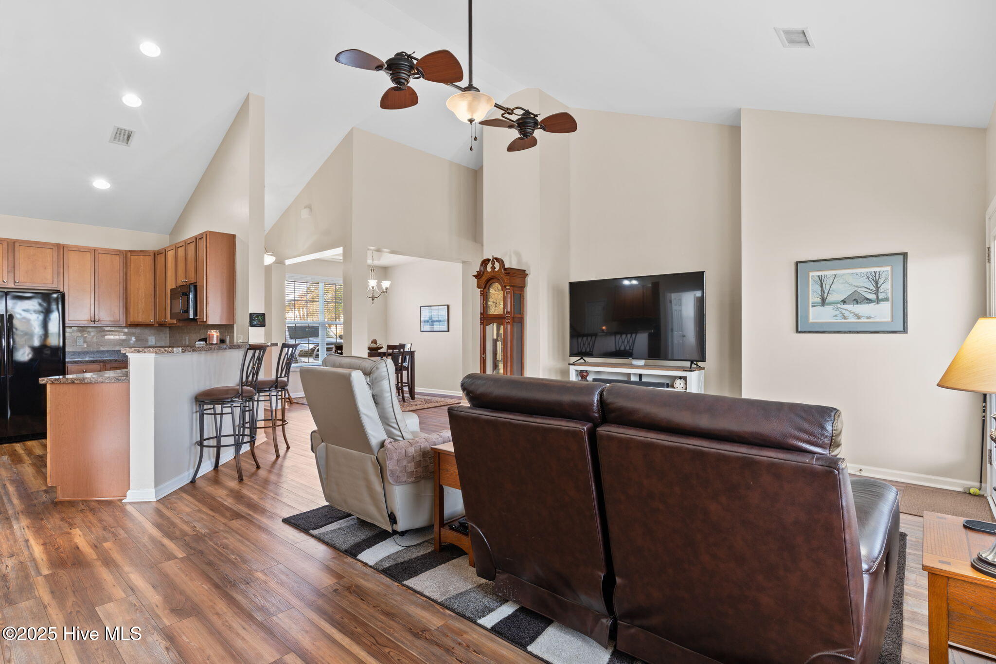 100540486 | Photo 17